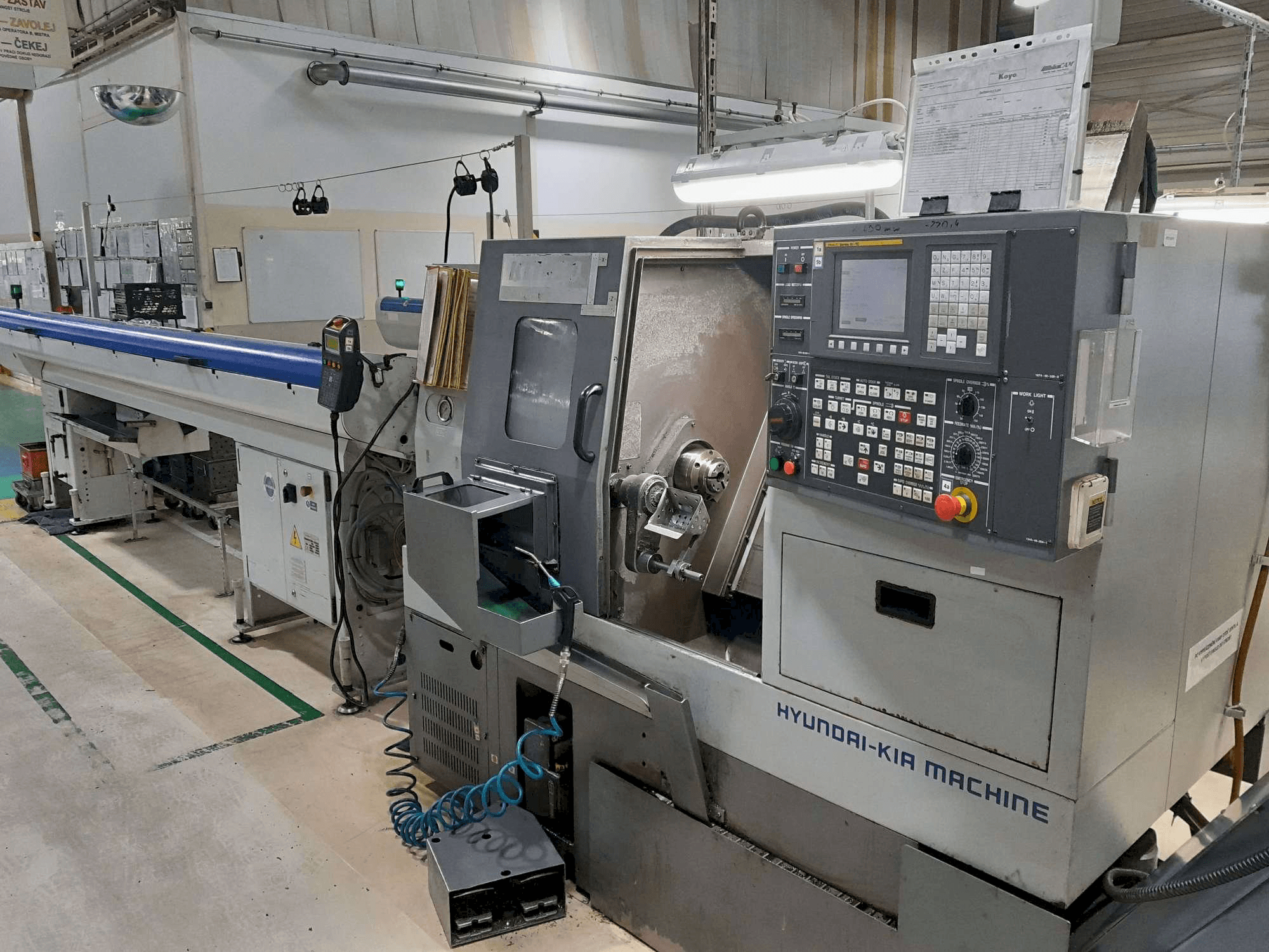 Frontansicht der Hyundai Kia KIT 450 Maschine