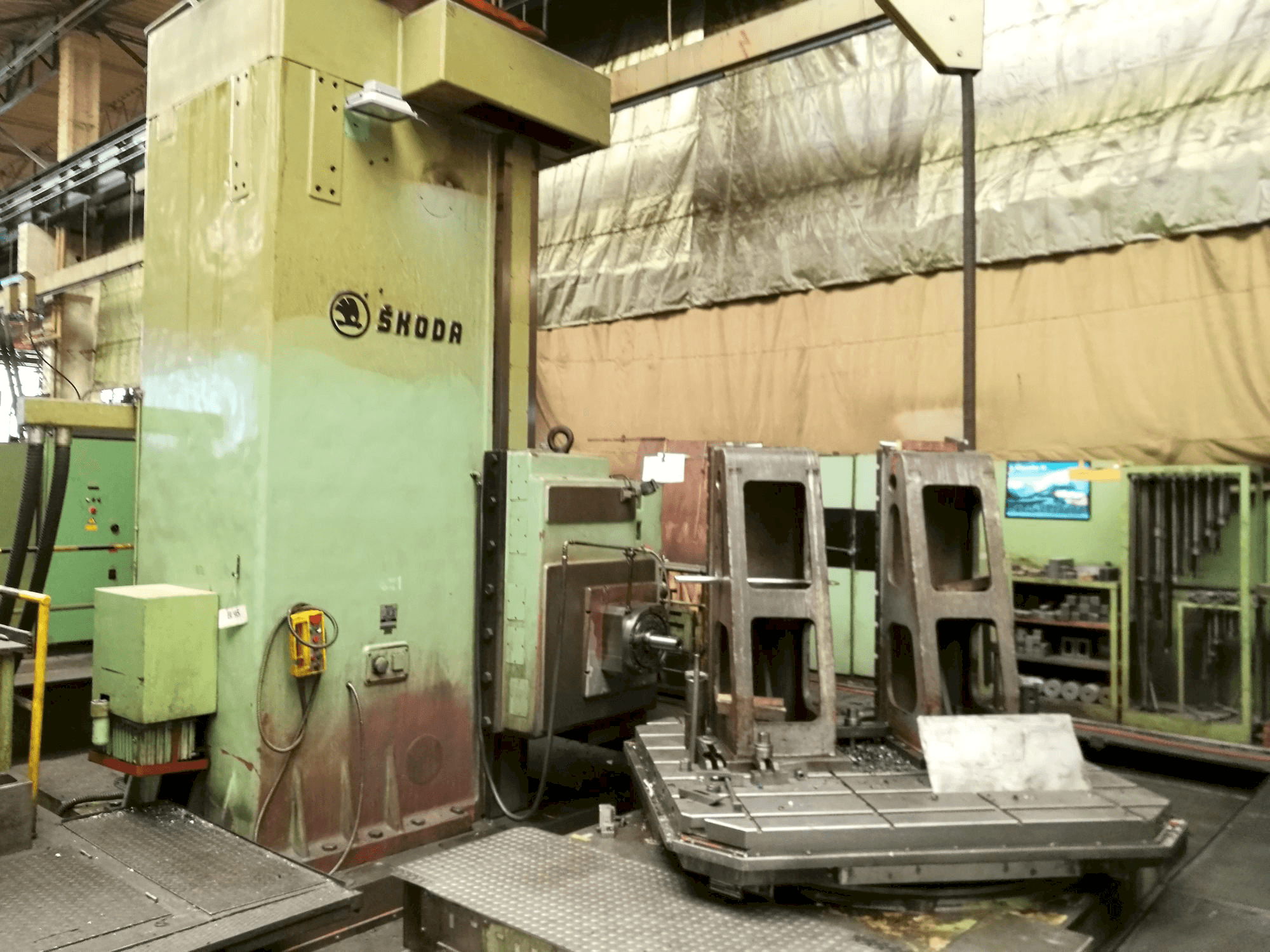 Frontansicht der SKODA WI 130 Maschine