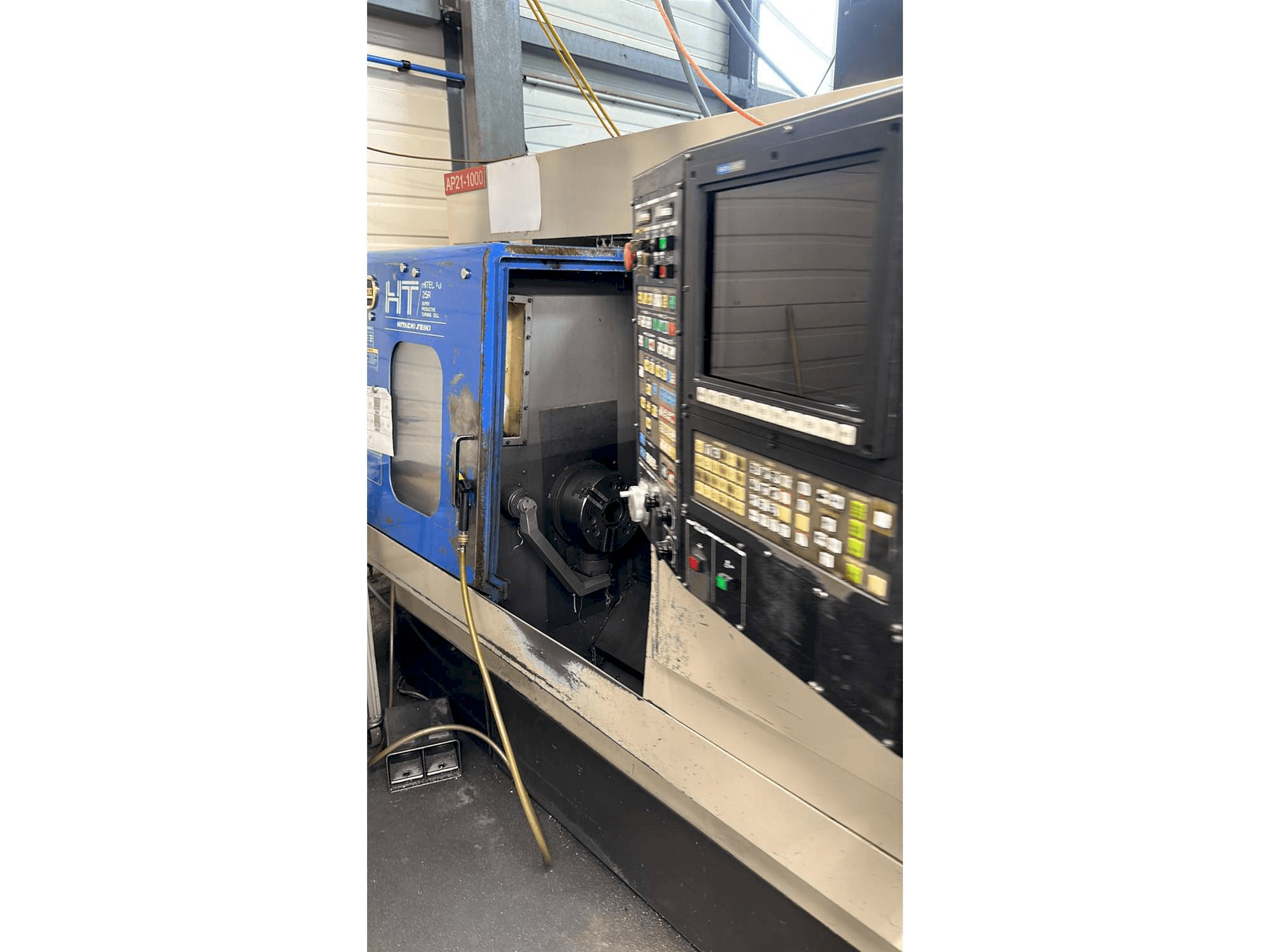 Frontansicht der HITACHI SEIKI HT25 R Maschine