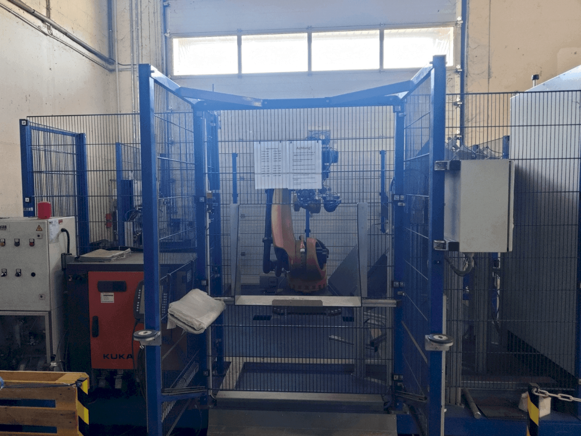 Frontansicht der KUKA KR 120 R 2500 pro Maschine