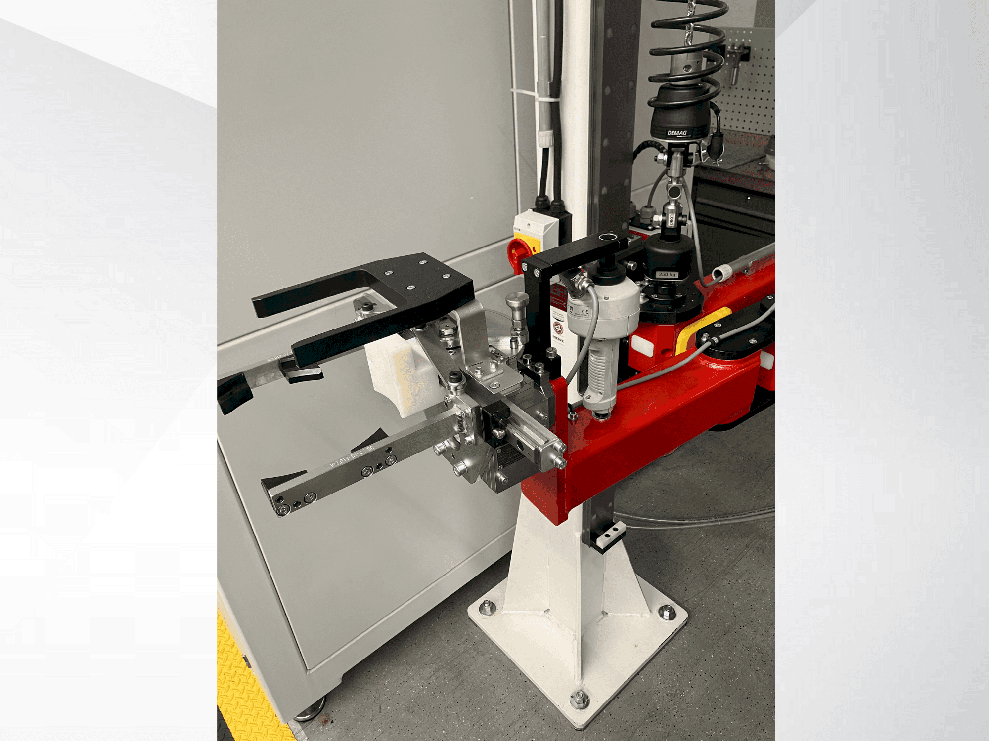 Frontansicht der MIRECS EasyLift Maschine