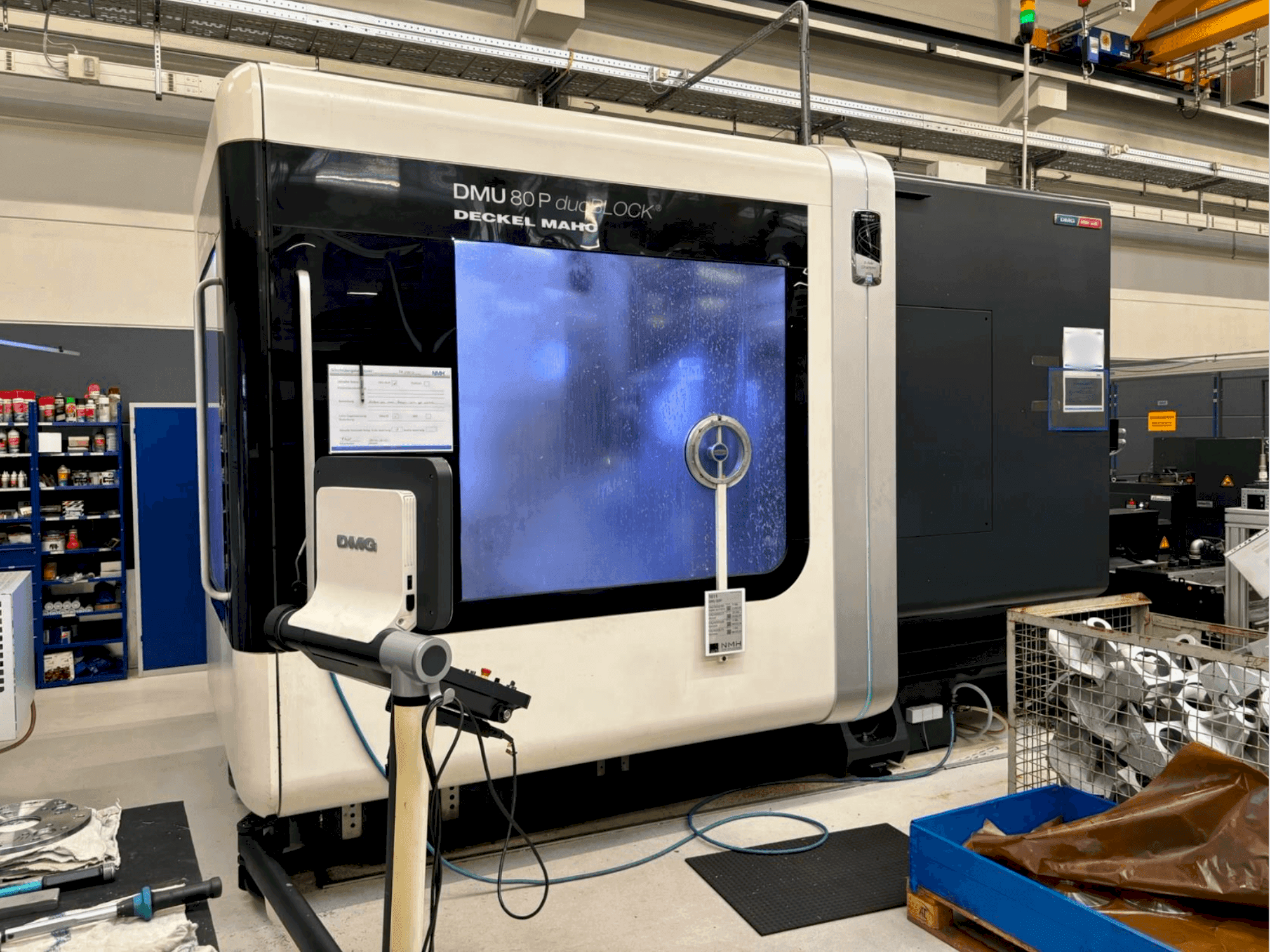 Frontansicht der DMG MORI 80 P Duoblock Maschine