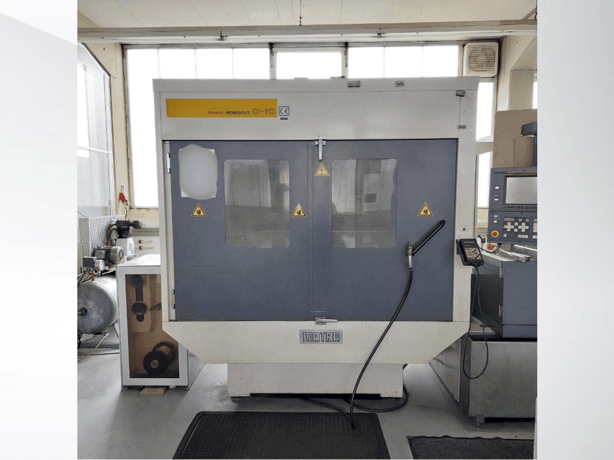 Frontansicht der FANUC Robocut Alpha 1C Maschine