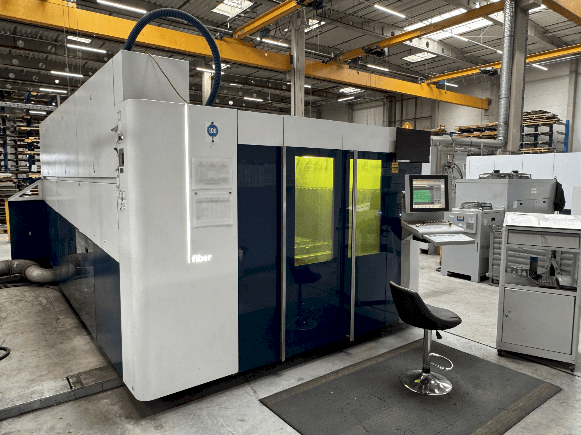 Frontansicht der TRUMPF TruLaser 5030 Fiber Maschine