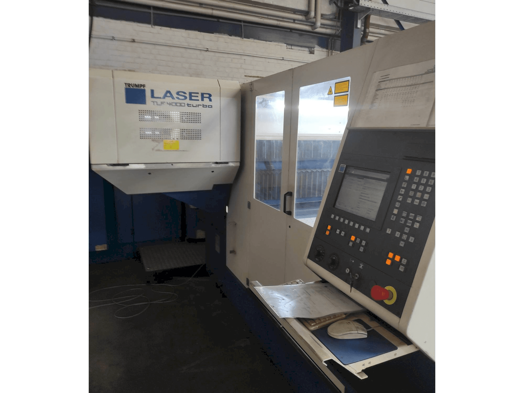 Frontansicht der Trumpf TRUMATIC L 3030 Maschine