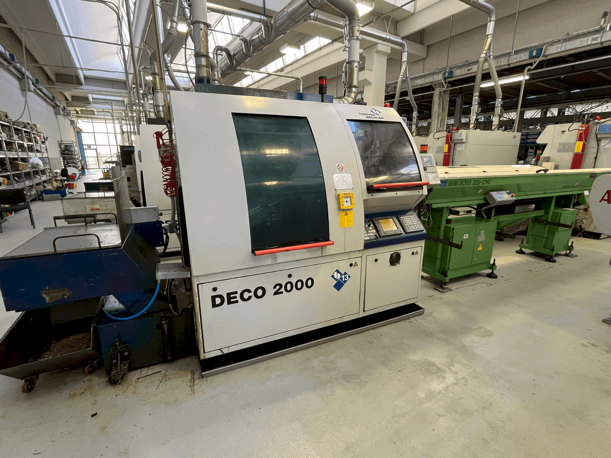 Frontansicht der TORNOS DECO 2000/13 Maschine