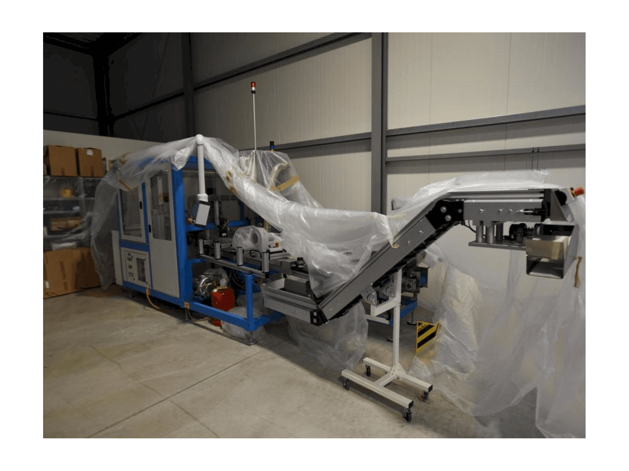 Linke Seitenansicht der TAMPOPRINT Closure Print C Maschine