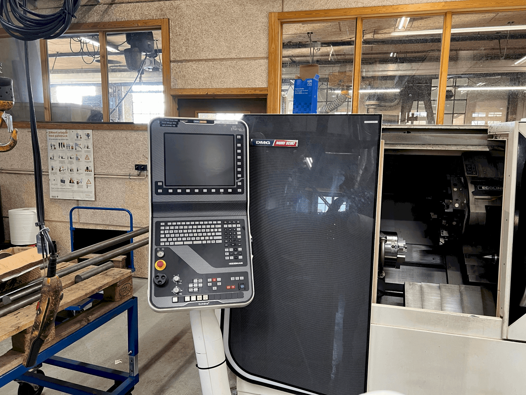 Frontansicht der DMG Mori Seiki CTX 310 ecoline Maschine