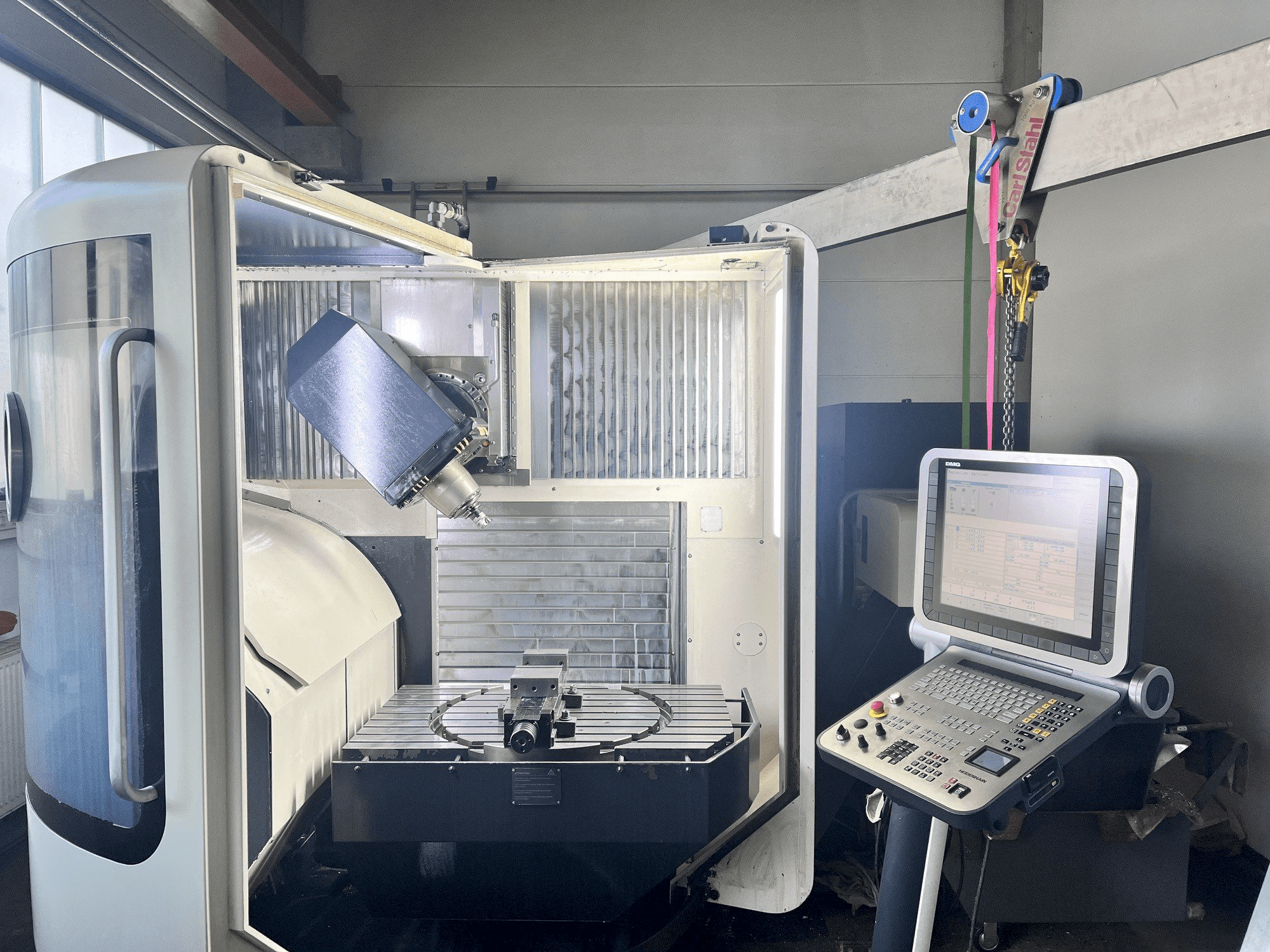 Frontansicht der DMG MORI DMU 60 monoBLOCK Maschine