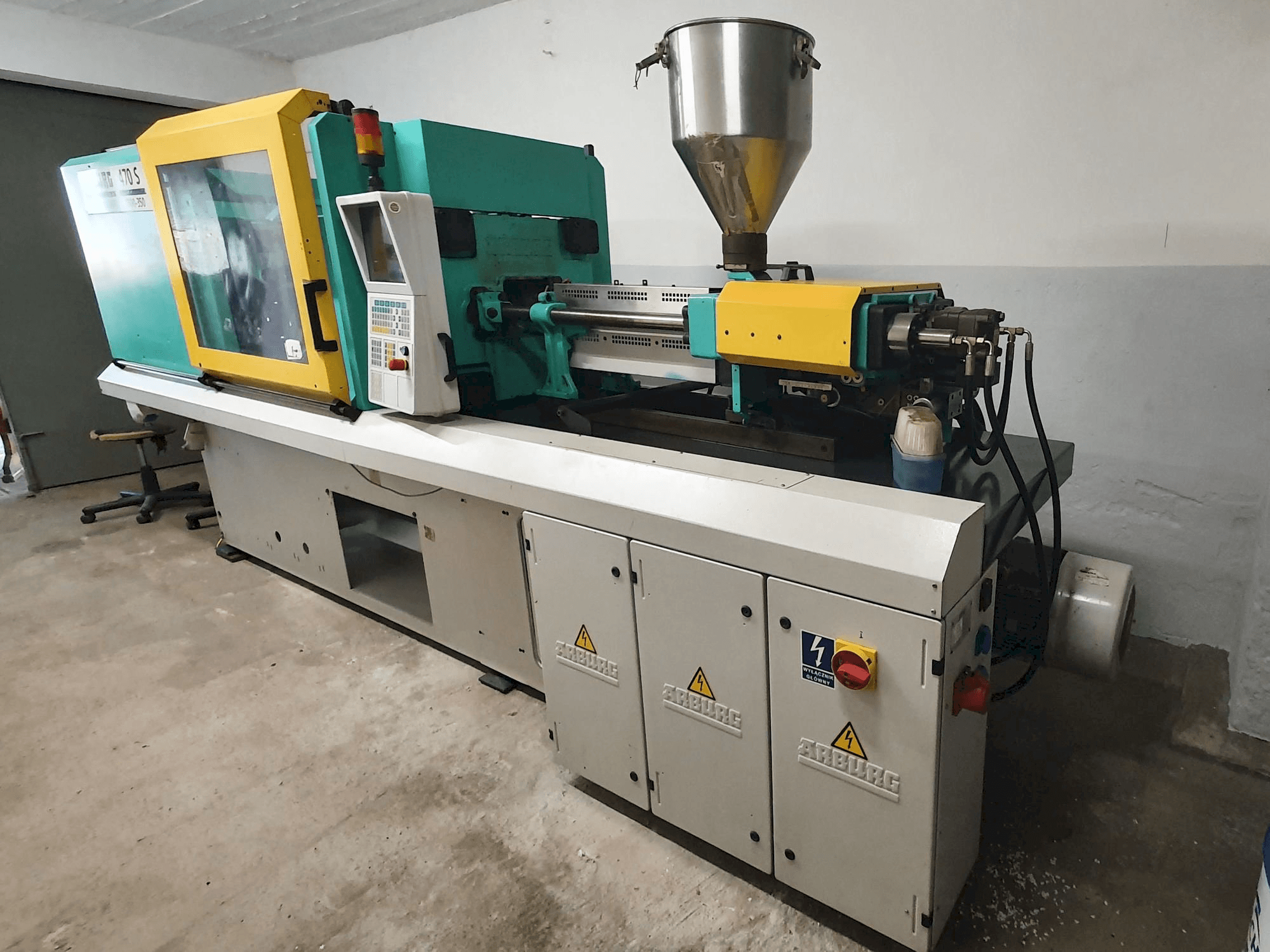 Frontansicht der Arburg 470s ALLROUNDER 1300-350 Maschine