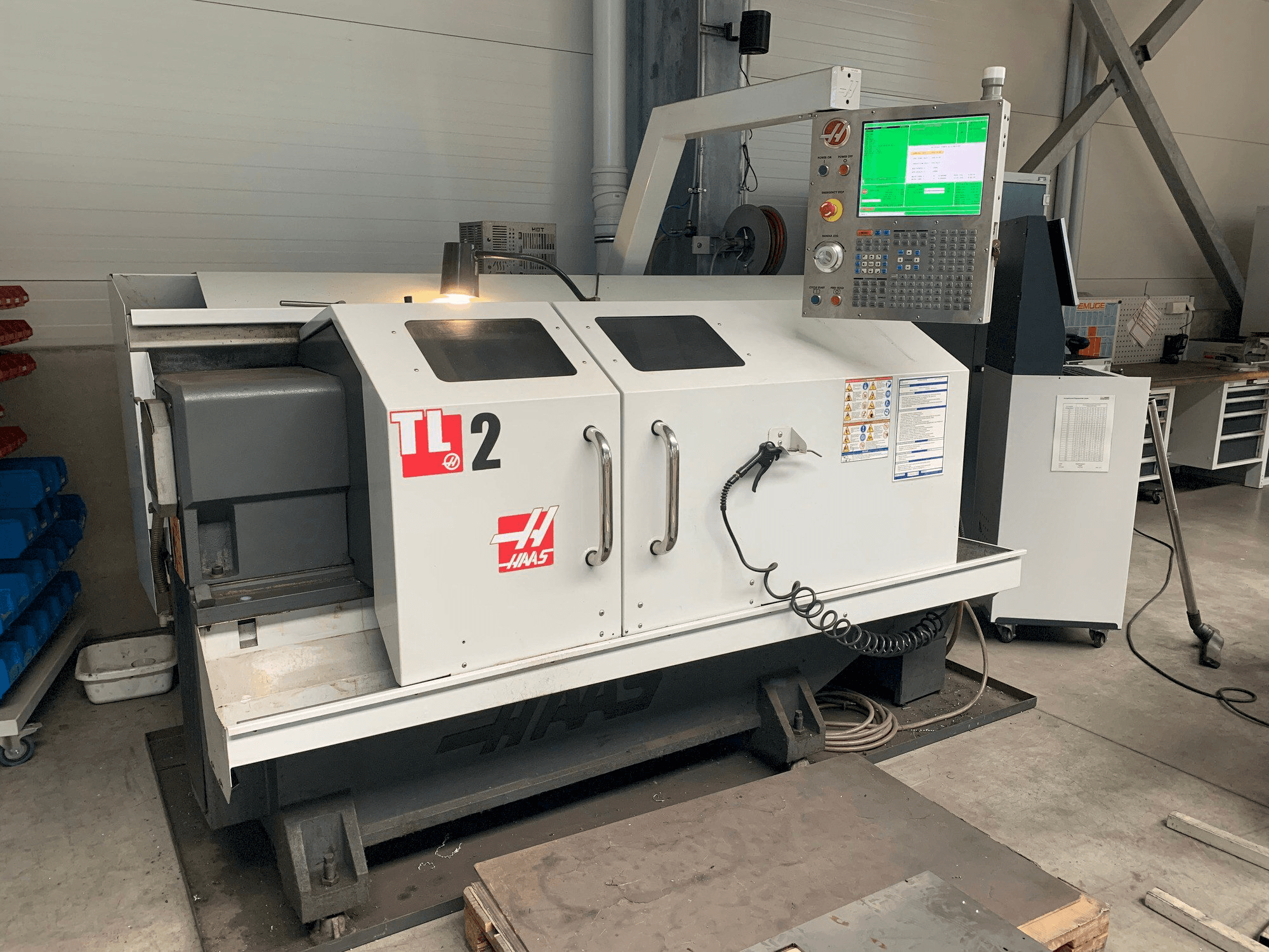 Frontansicht der HAAS Tl-2 Maschine