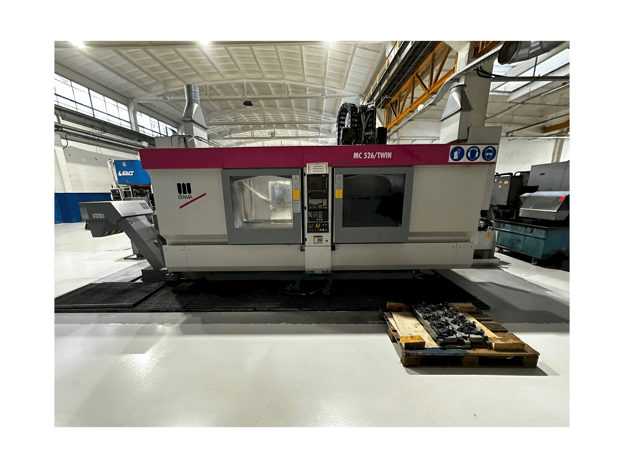 Frontansicht der STAMA MC 526 / TWIN Maschine