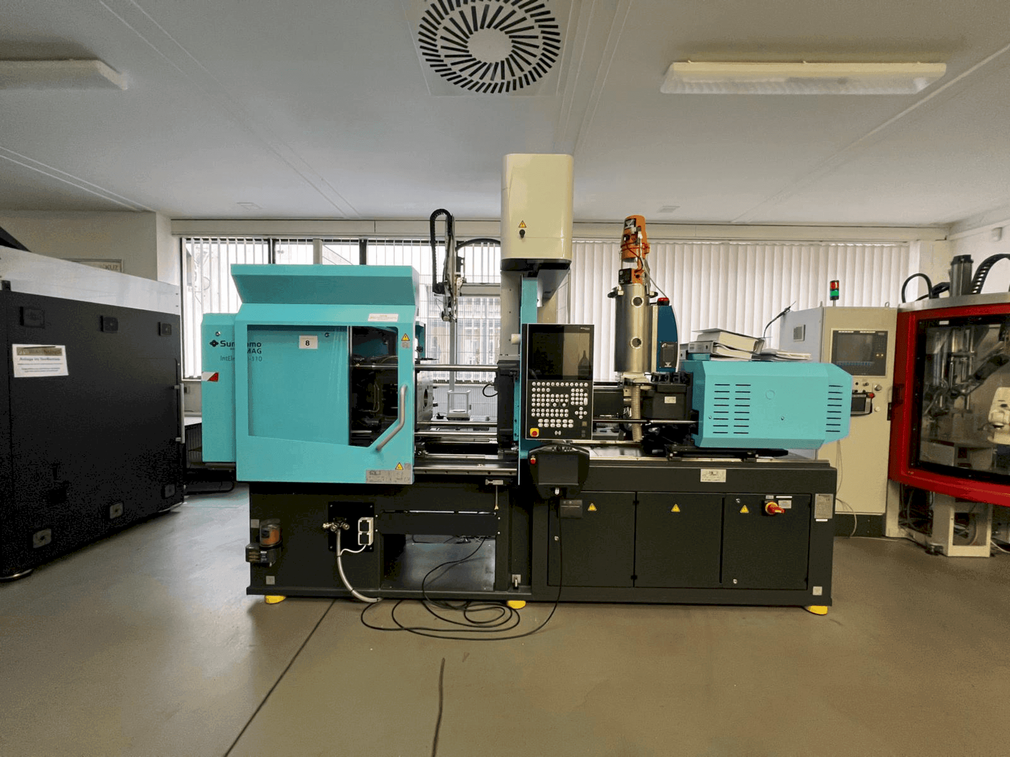 Frontansicht der SUMITOMO SHI DEMAG Intelect 2 50/370-110 Maschine