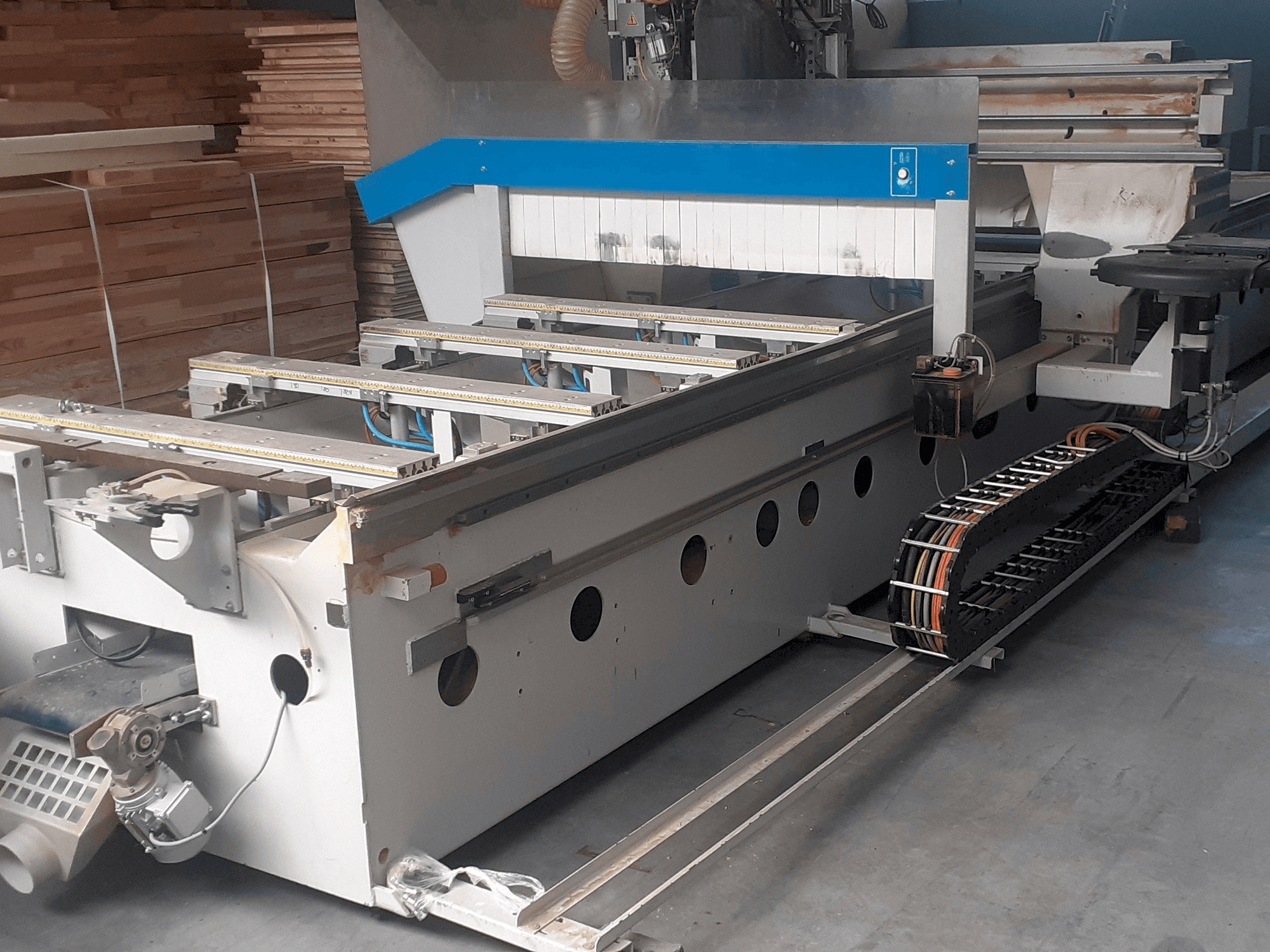 Frontansicht der MASTERWOOD PROJECT 350 Maschine