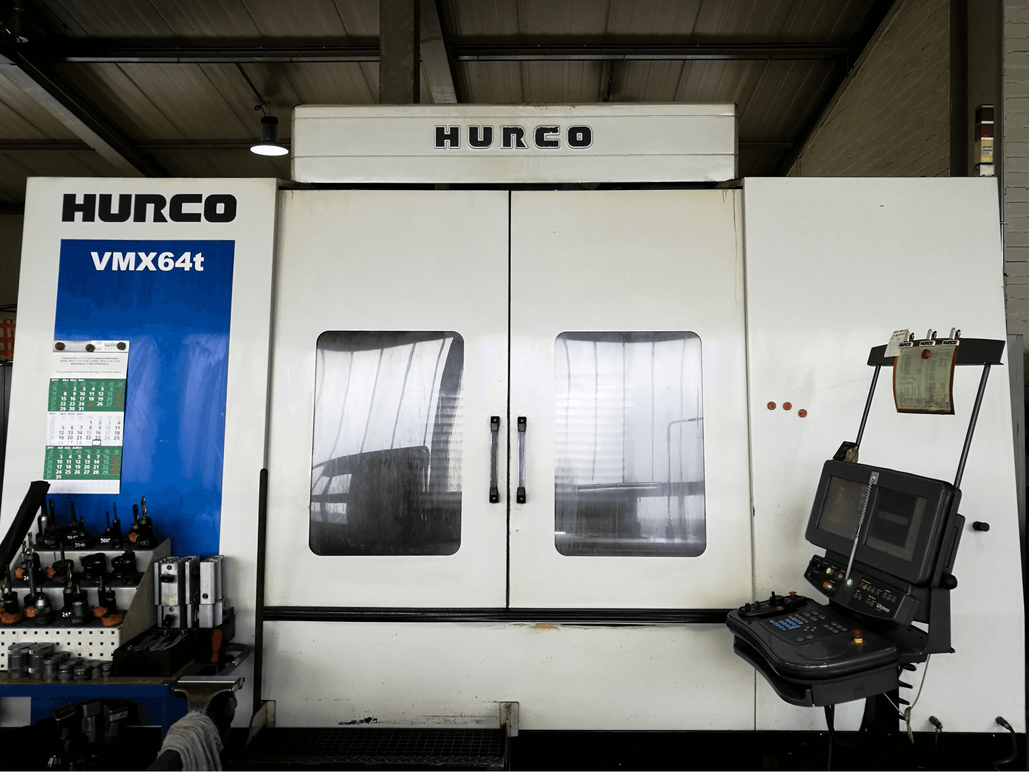 Frontansicht der Hurco VMX64/40T Maschine