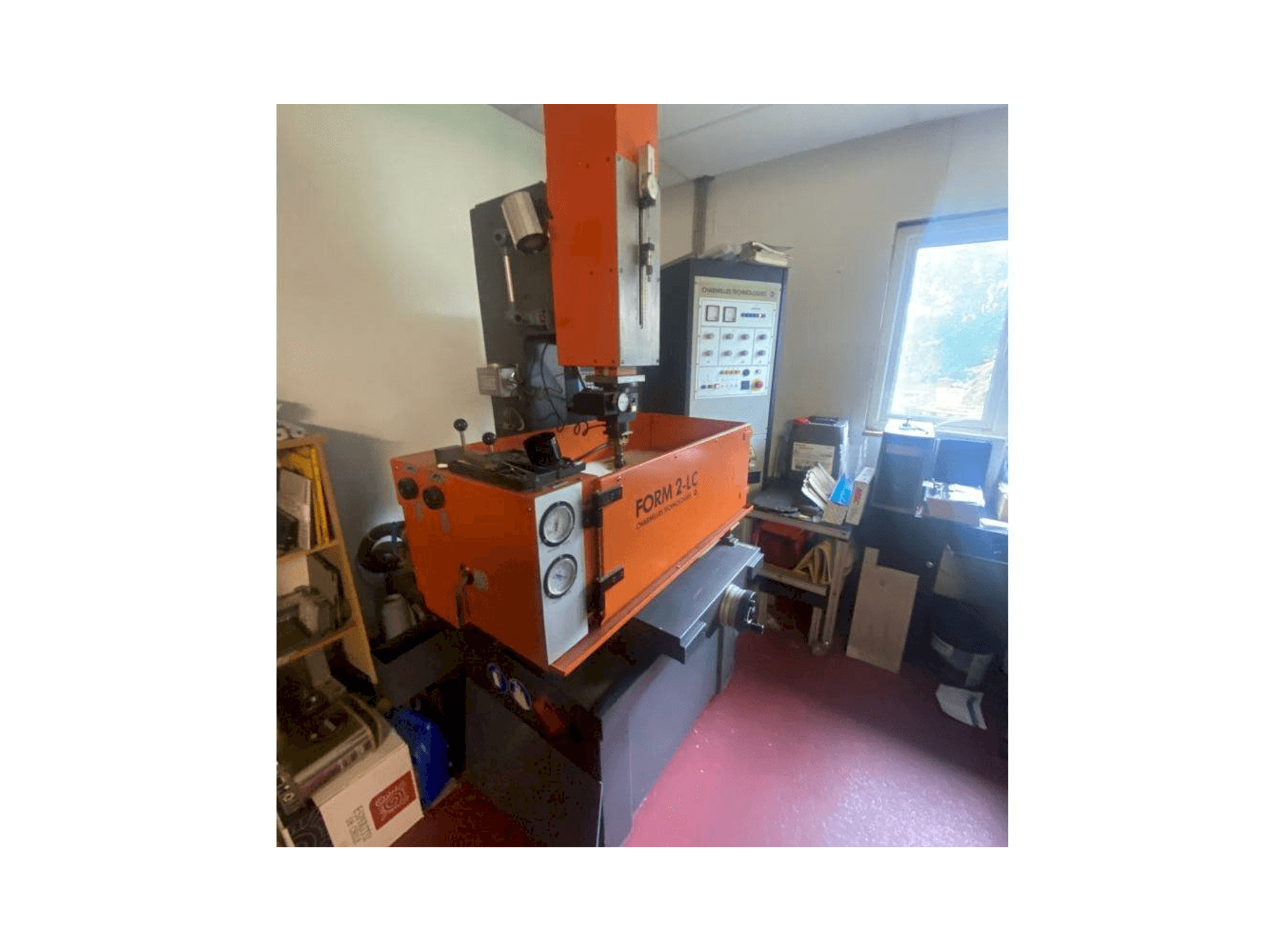 Frontansicht der CHARMILLES Form 2-LC Maschine