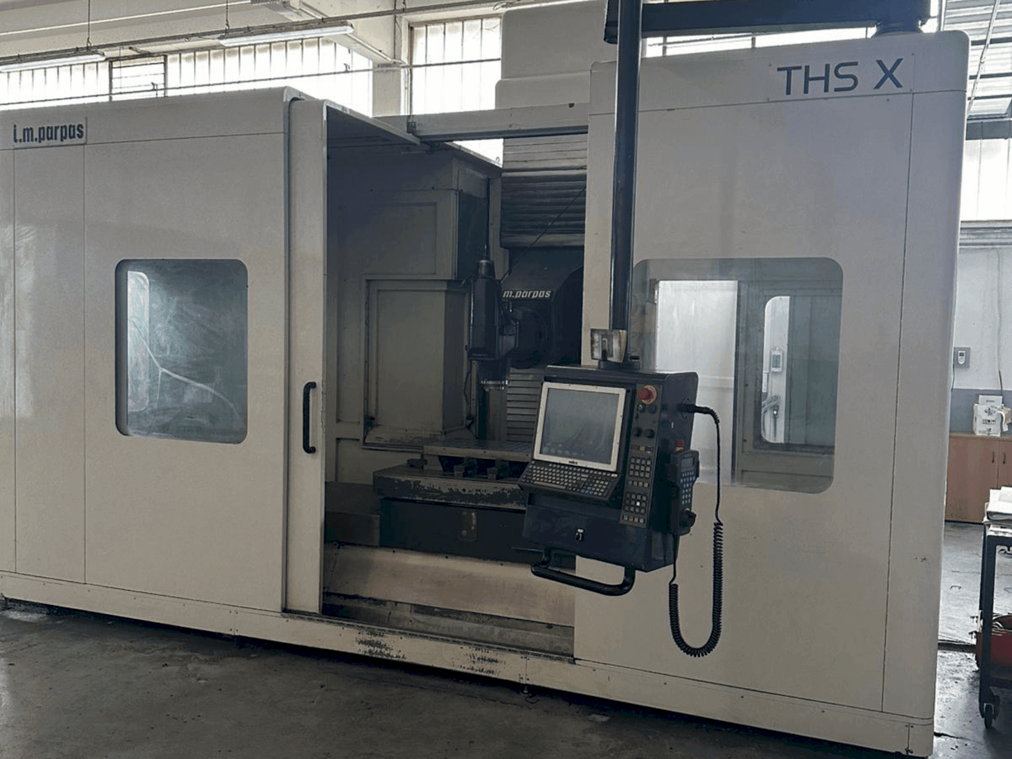 Frontansicht der Parpas THS125/2000TG Maschine