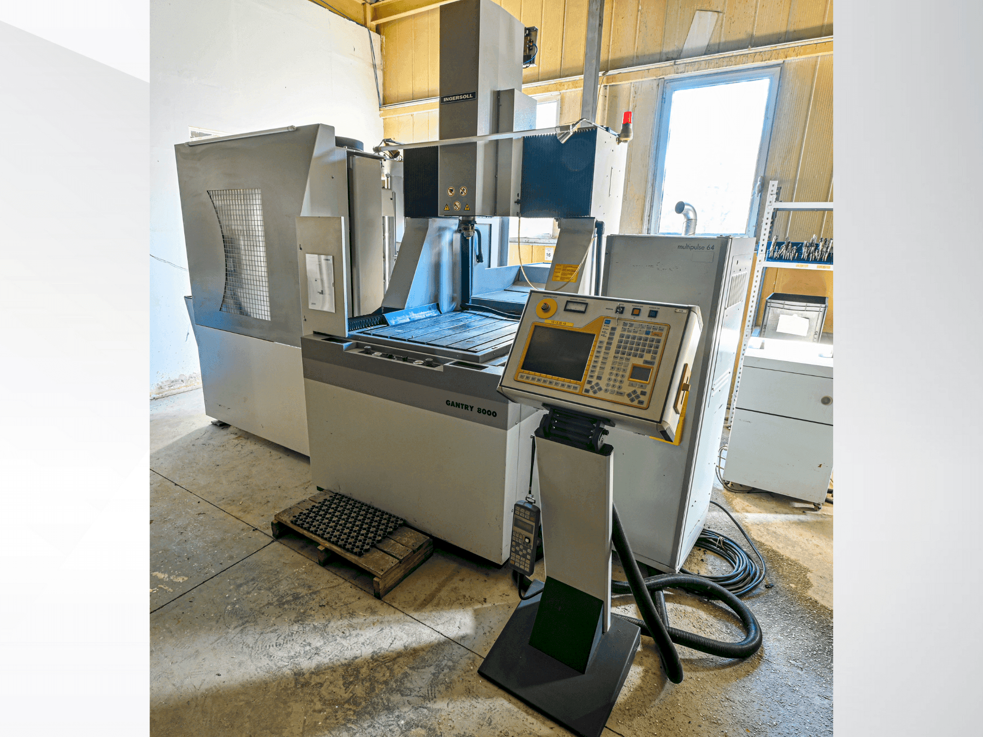 Frontansicht der OPS INGERSOLL Gantry 8000 Maschine