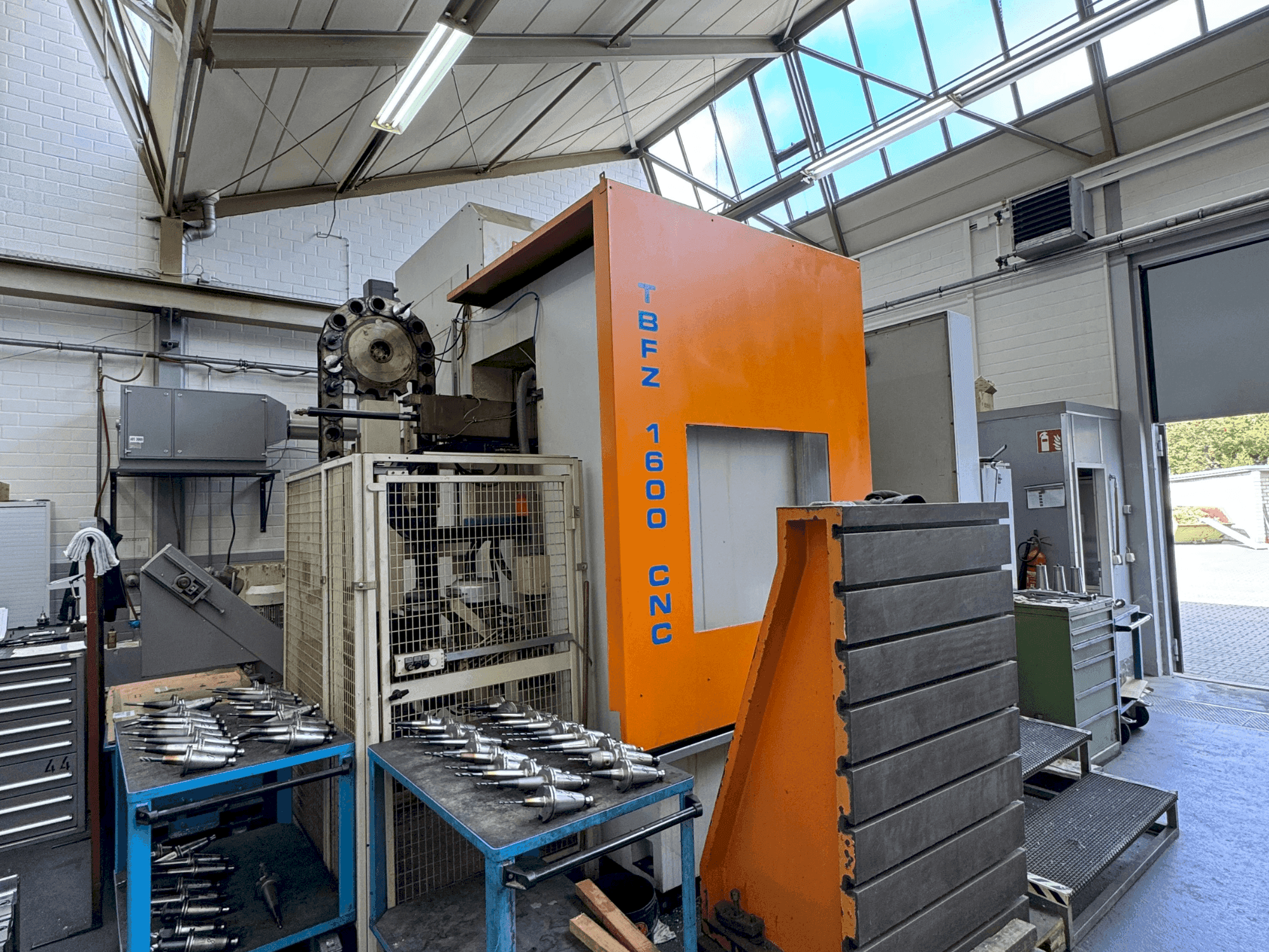 Frontansicht der BUCK TBFZ 1600 Maschine