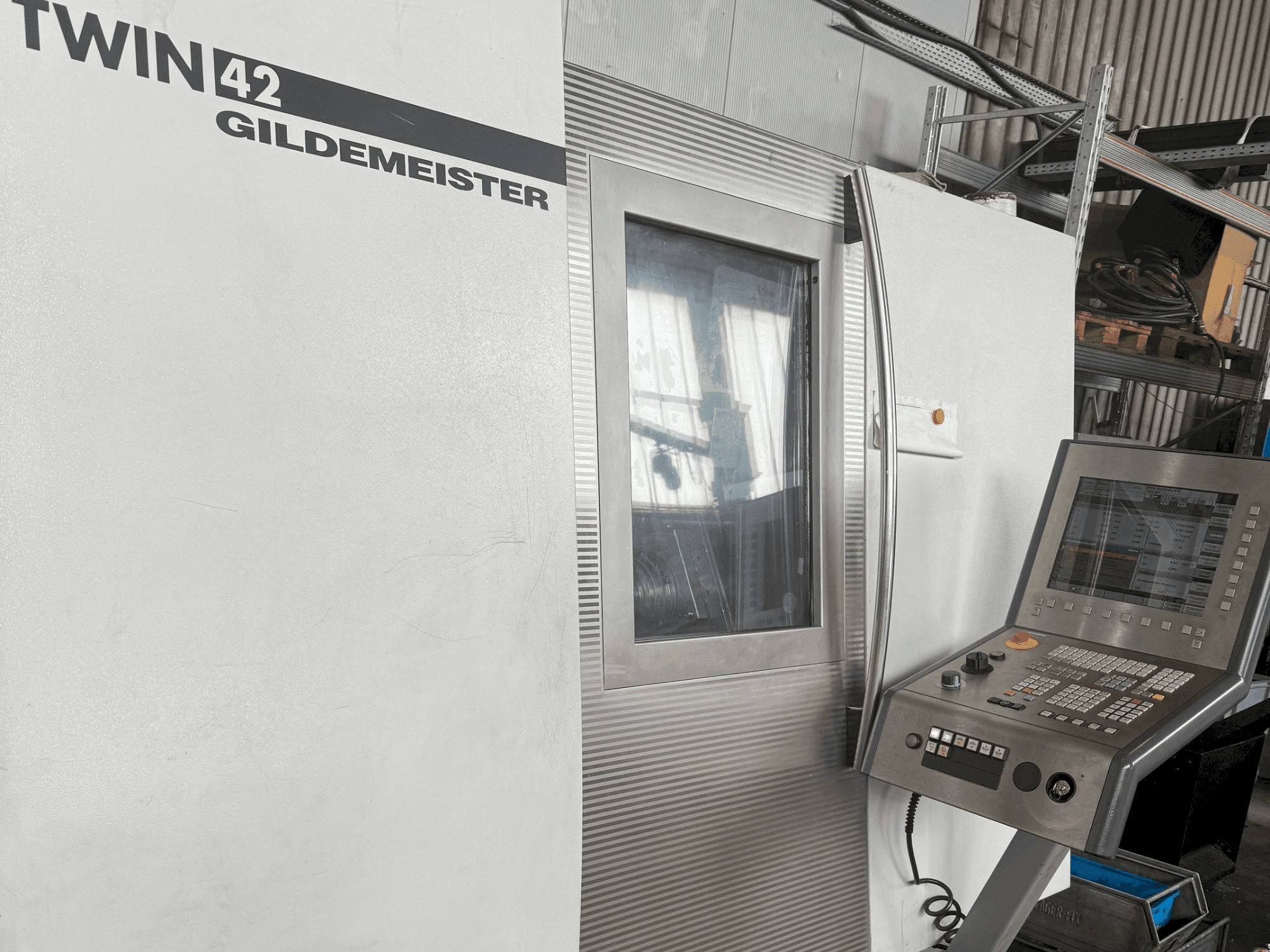 Frontansicht der Gildemeister Twin 41 Maschine