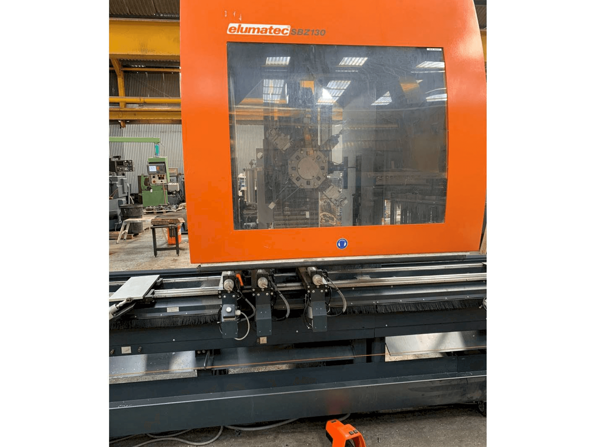 Frontansicht der Elumatec SBZ 130 Maschine