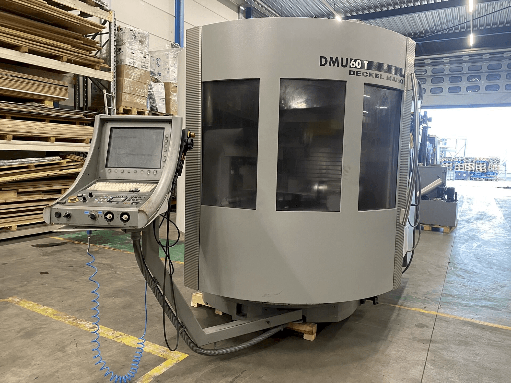 Frontansicht der DECKEL MAHO DMU60T Maschine