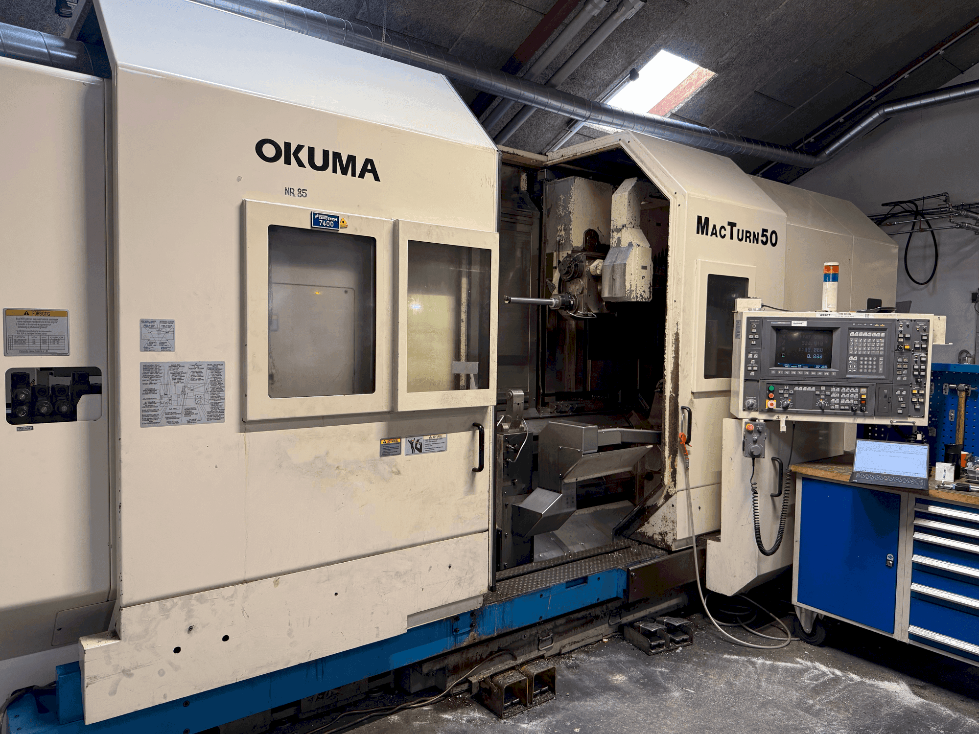 Frontansicht der Okuma MacTurn 50 Maschine