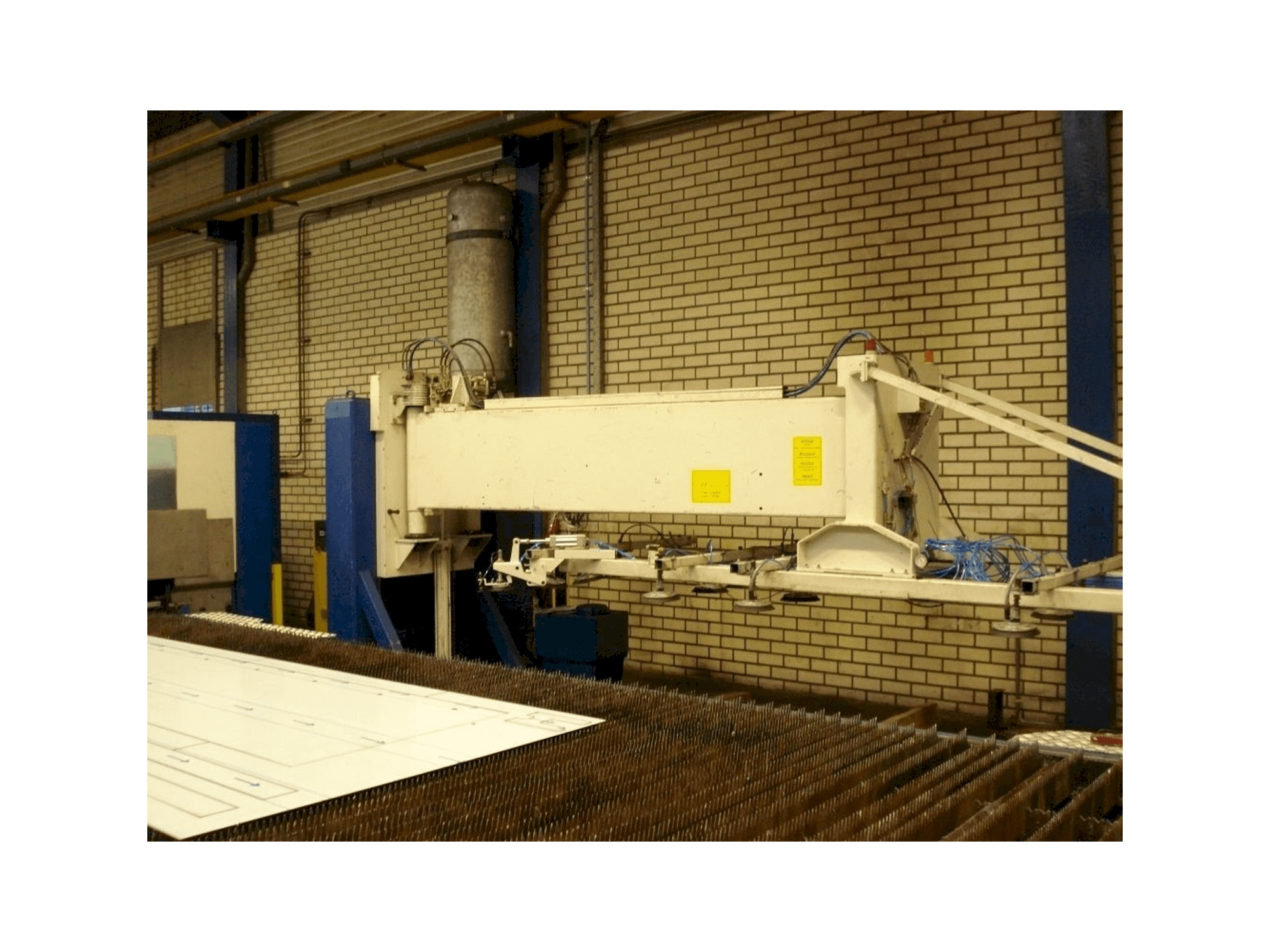 Frontansicht der TRUMPF Loadmaster Maschine