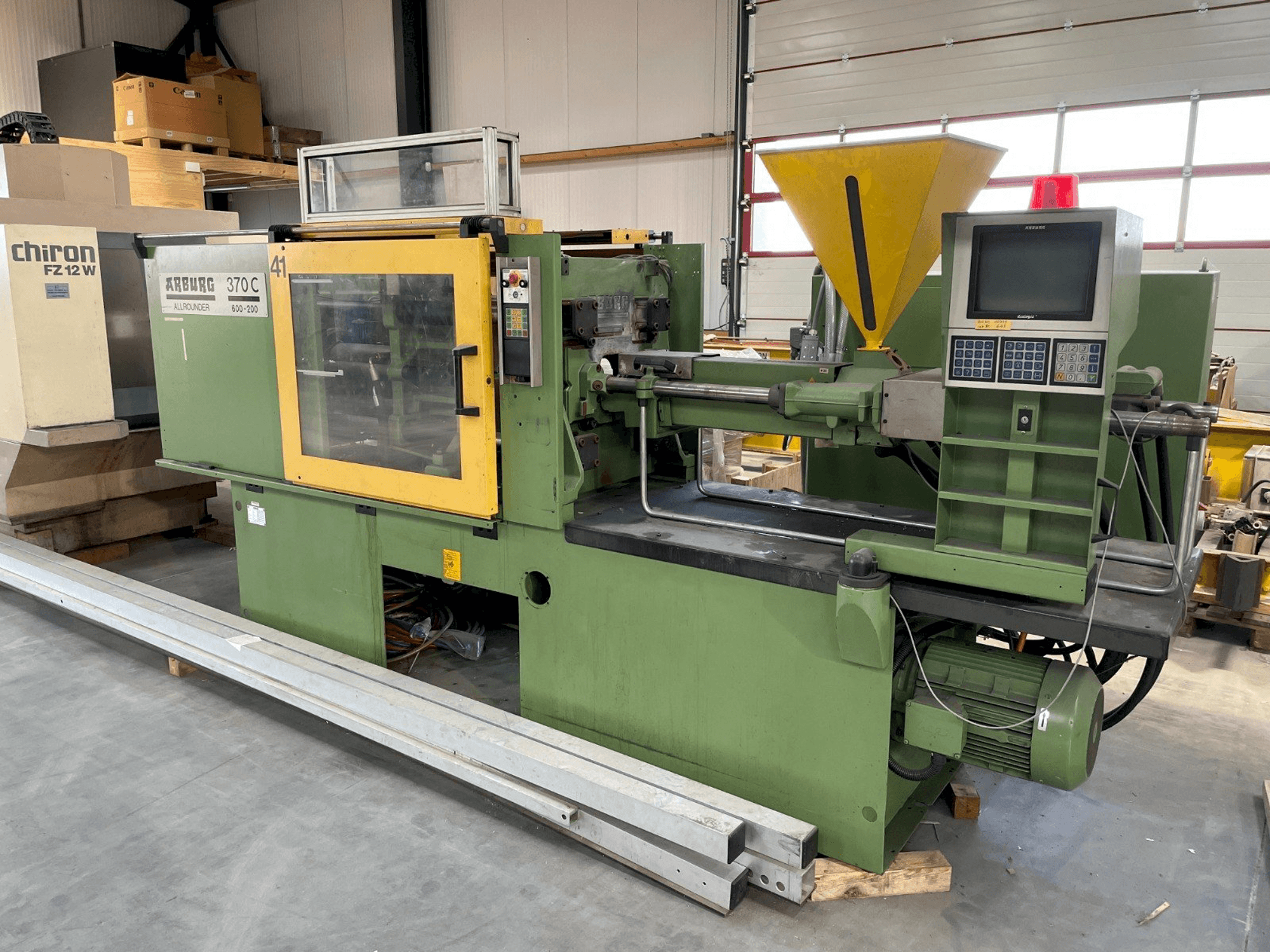 Frontansicht der Arburg ALLROUNDER Centex 370 C 600 - 200 Maschine