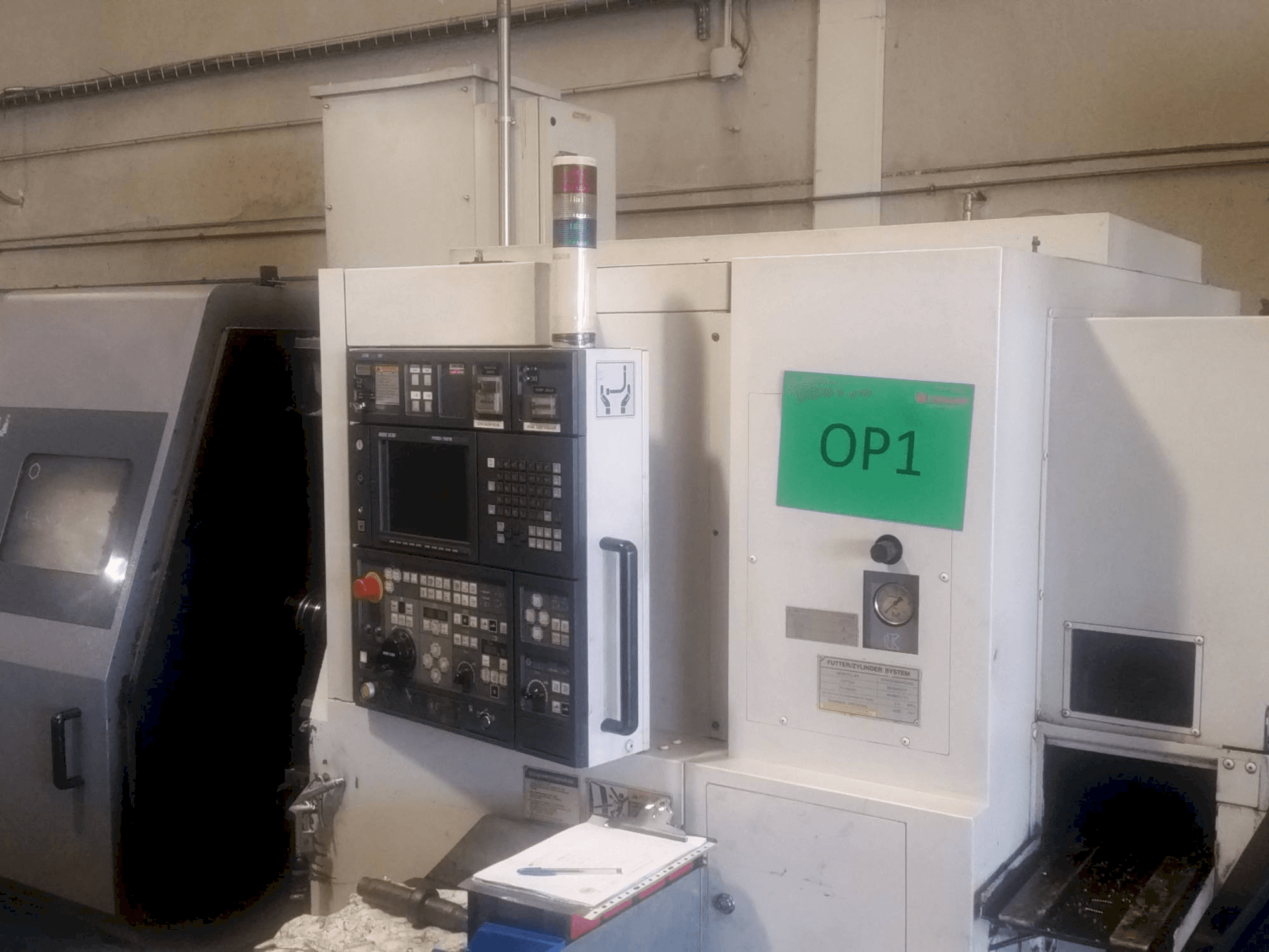 Frontansicht der MORI SEIKI ZL 200 MSC Maschine