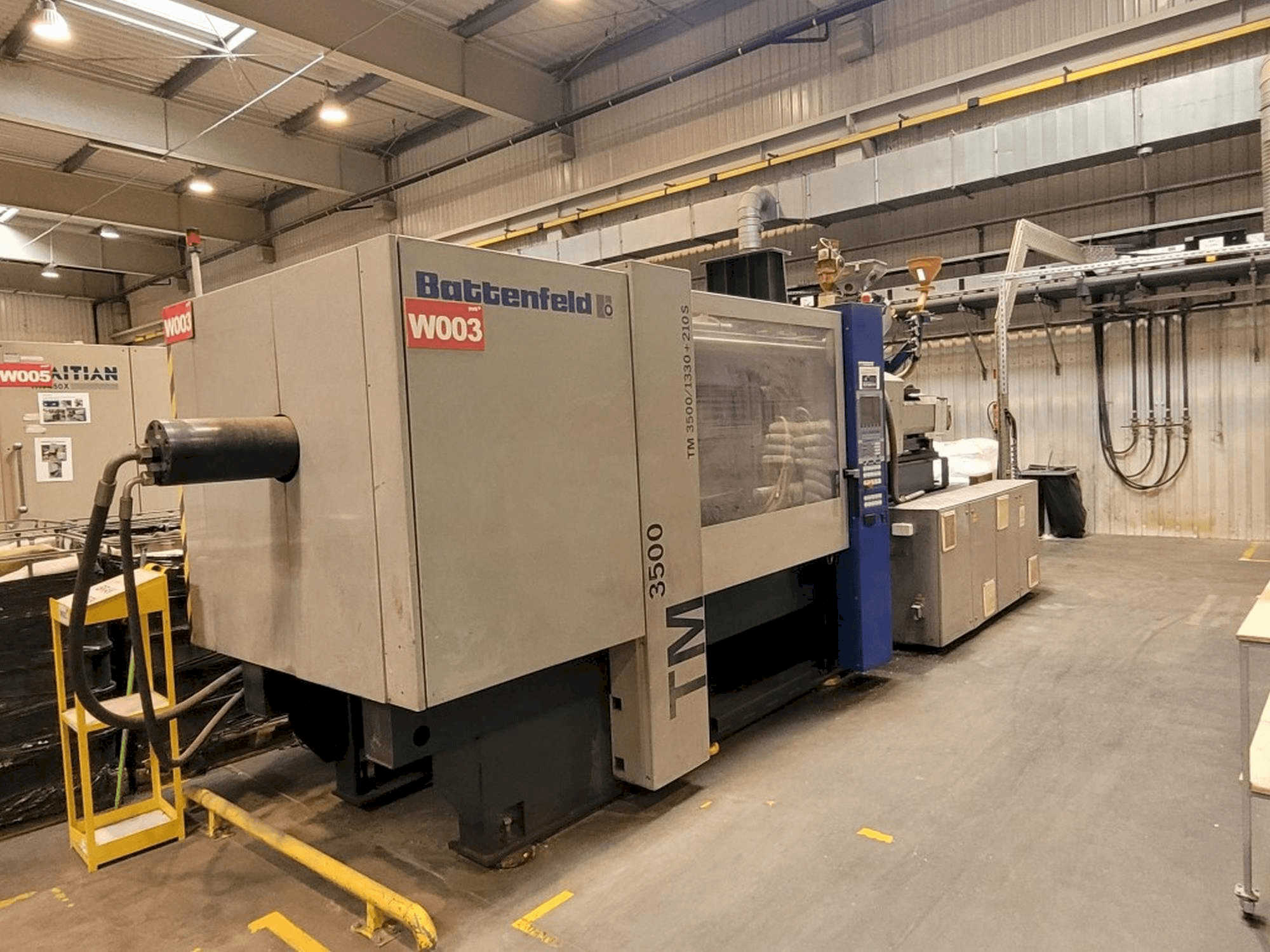 Frontansicht der Battenfeld TM 3500/1330+210S Maschine