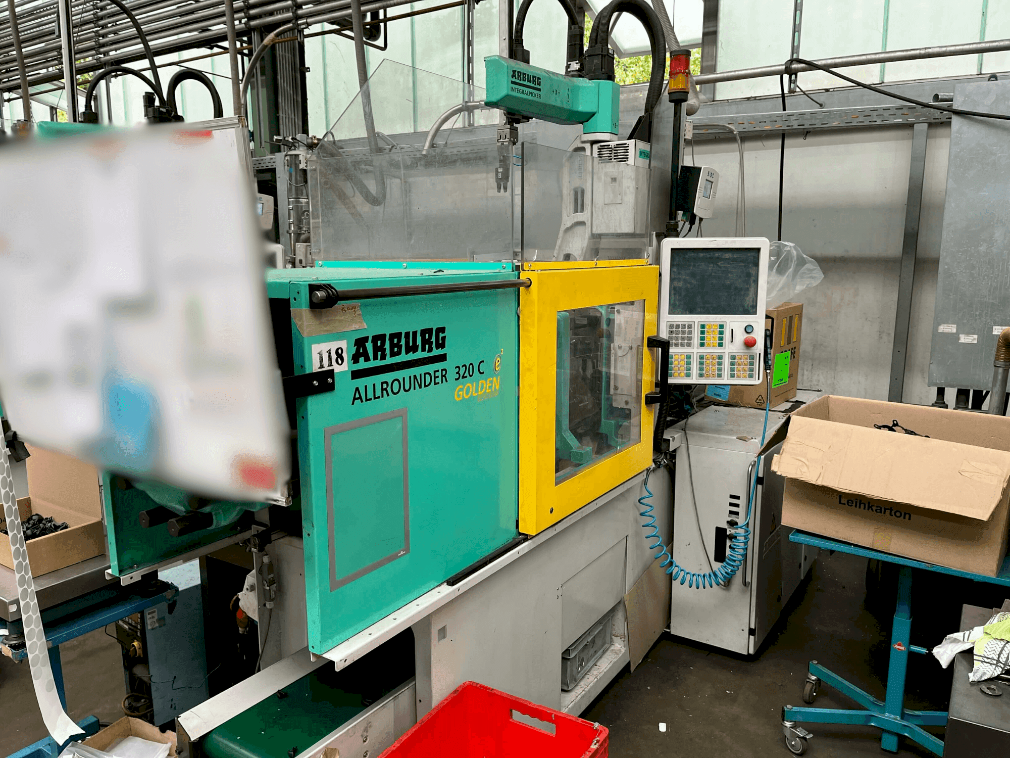 Frontansicht der Arburg Allrounder 320-50 C Maschine