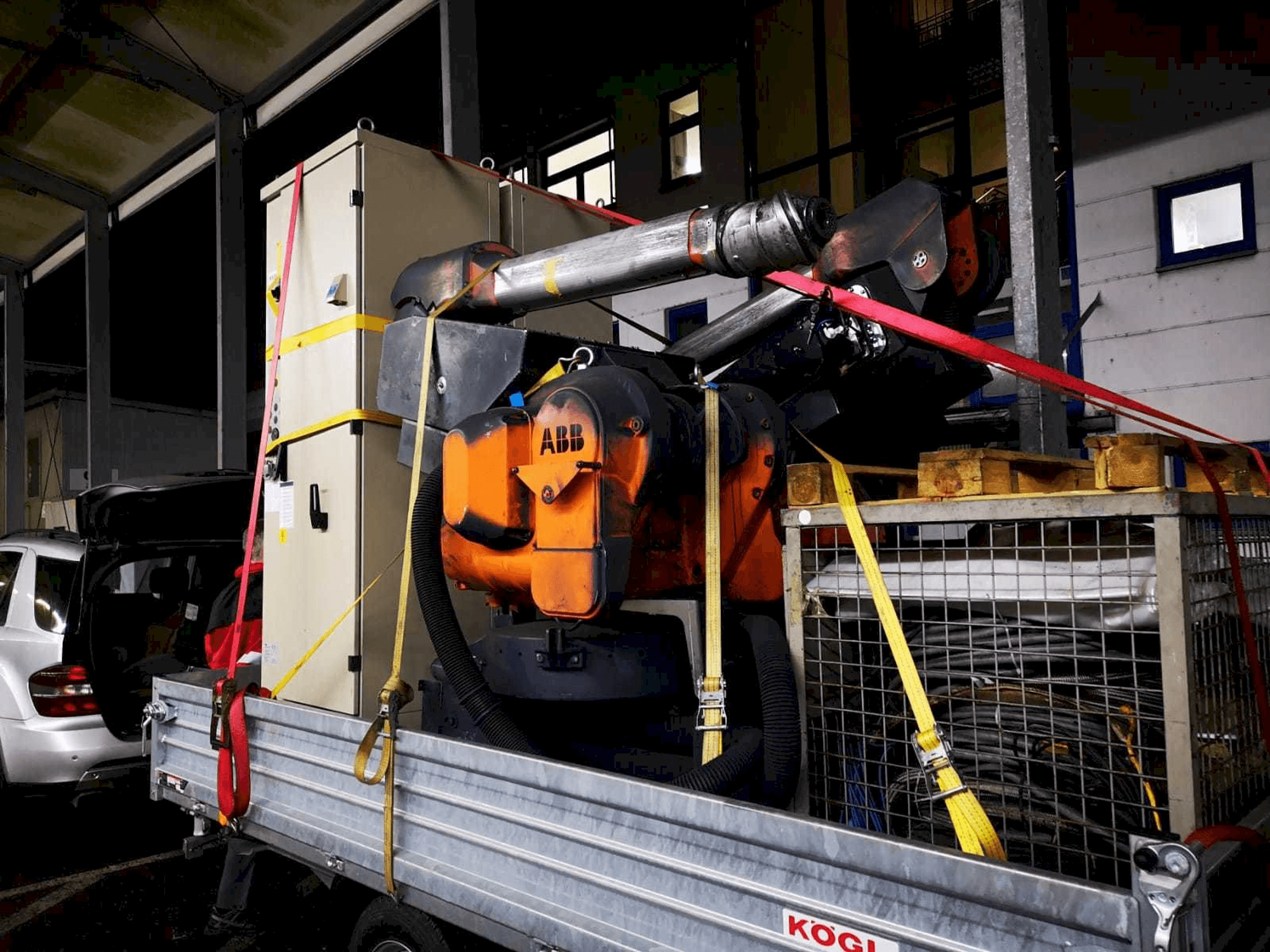 Frontansicht der ABB IRB 5400 Maschine