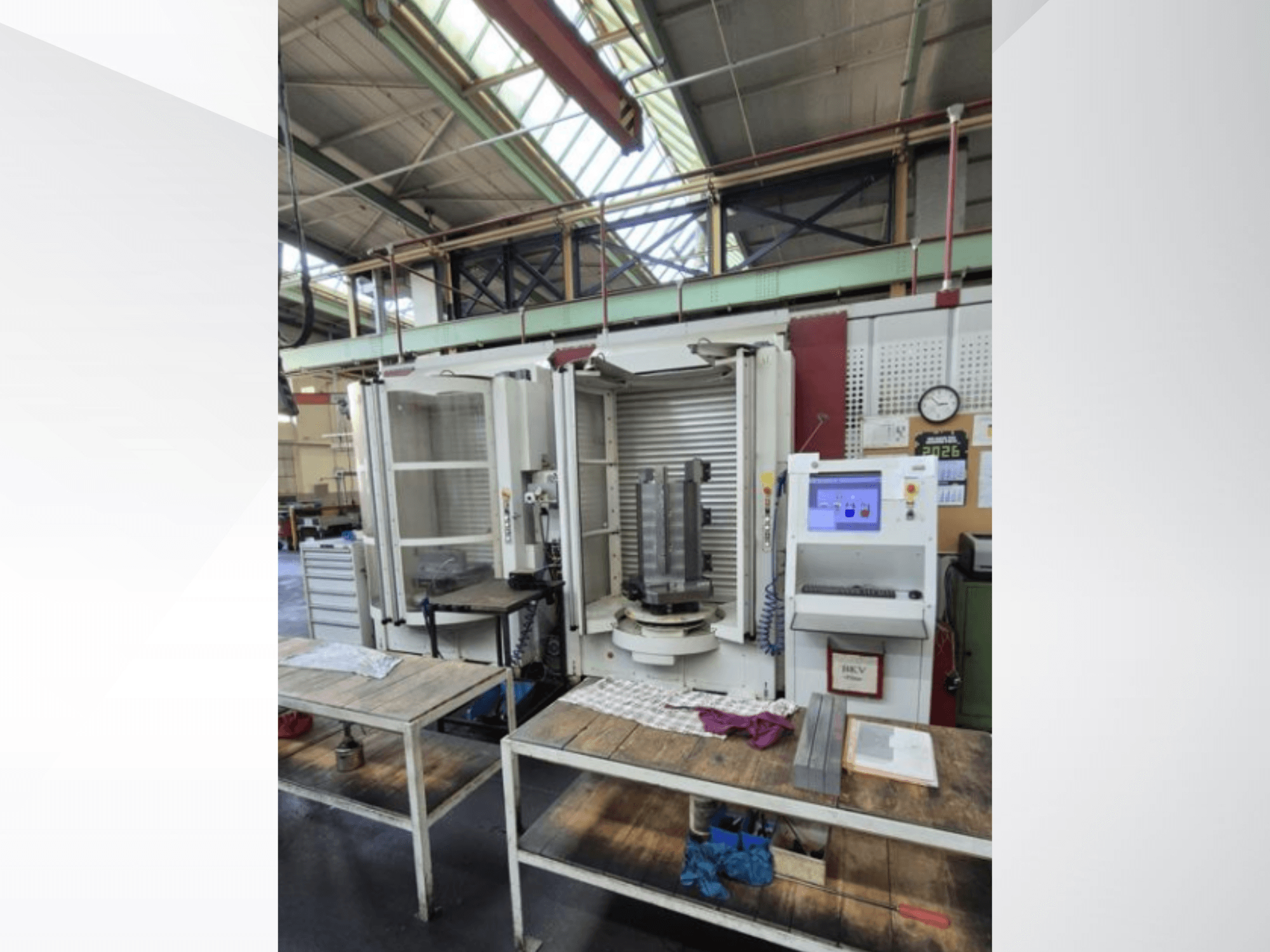 Starrag Heckert HEC 500 H/V Horizontal-Bearbeitungszentrum, Vorderansicht, mit Bedienpult und offenem Zugang für Werkstücke.
