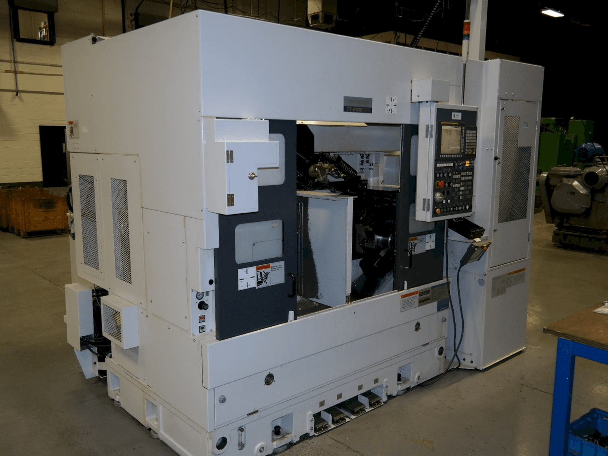 Frontansicht der Takisawa TT2100CMGA Maschine