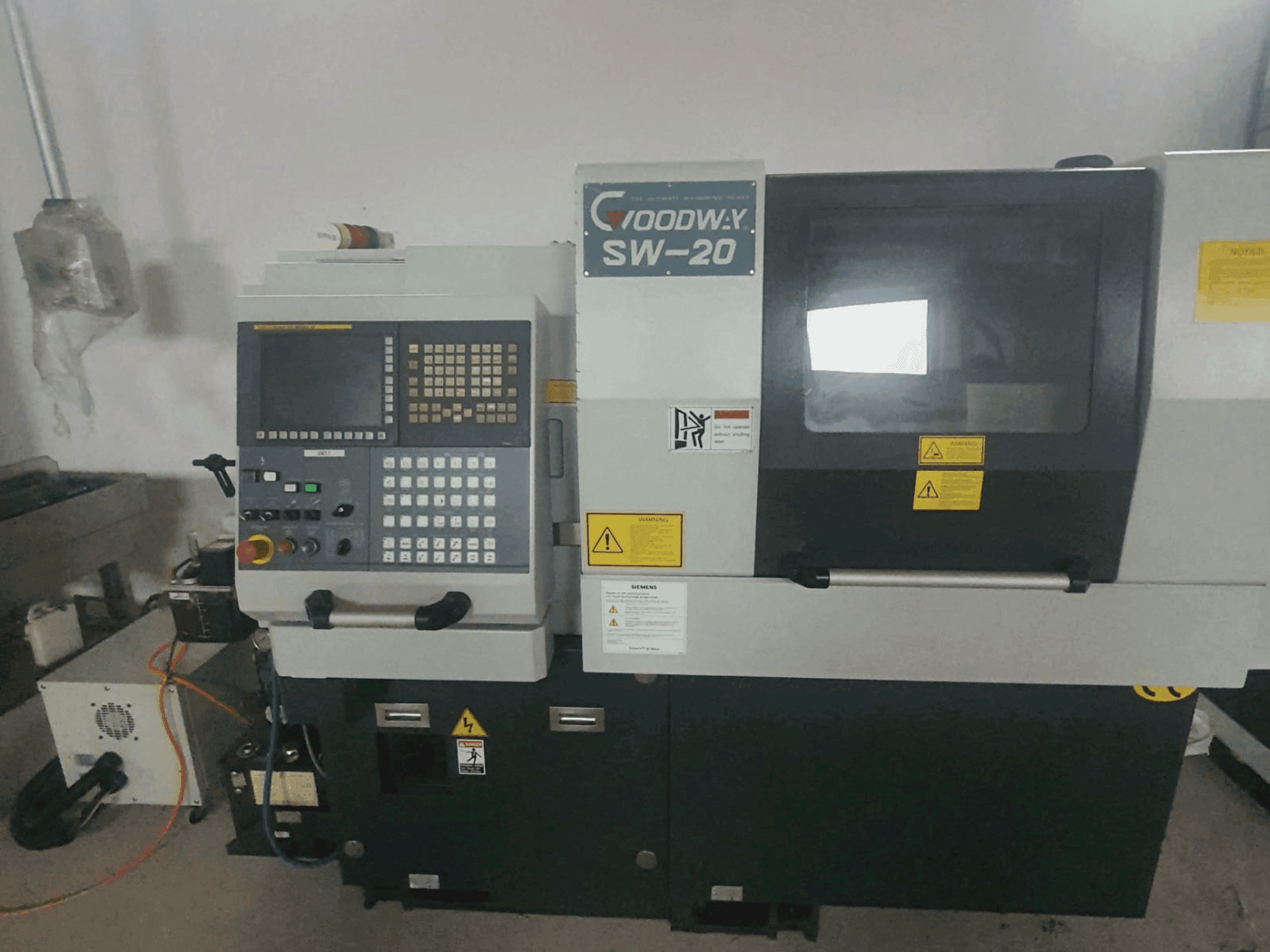 Frontansicht der Goodway SW-20 Maschine