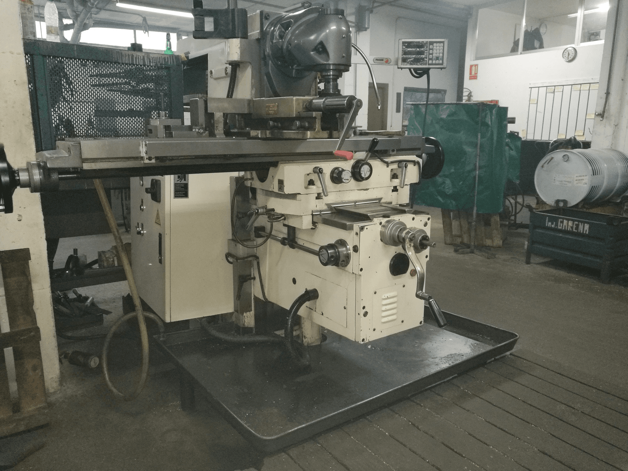 Frontansicht der LAGUN FU-130 Maschine