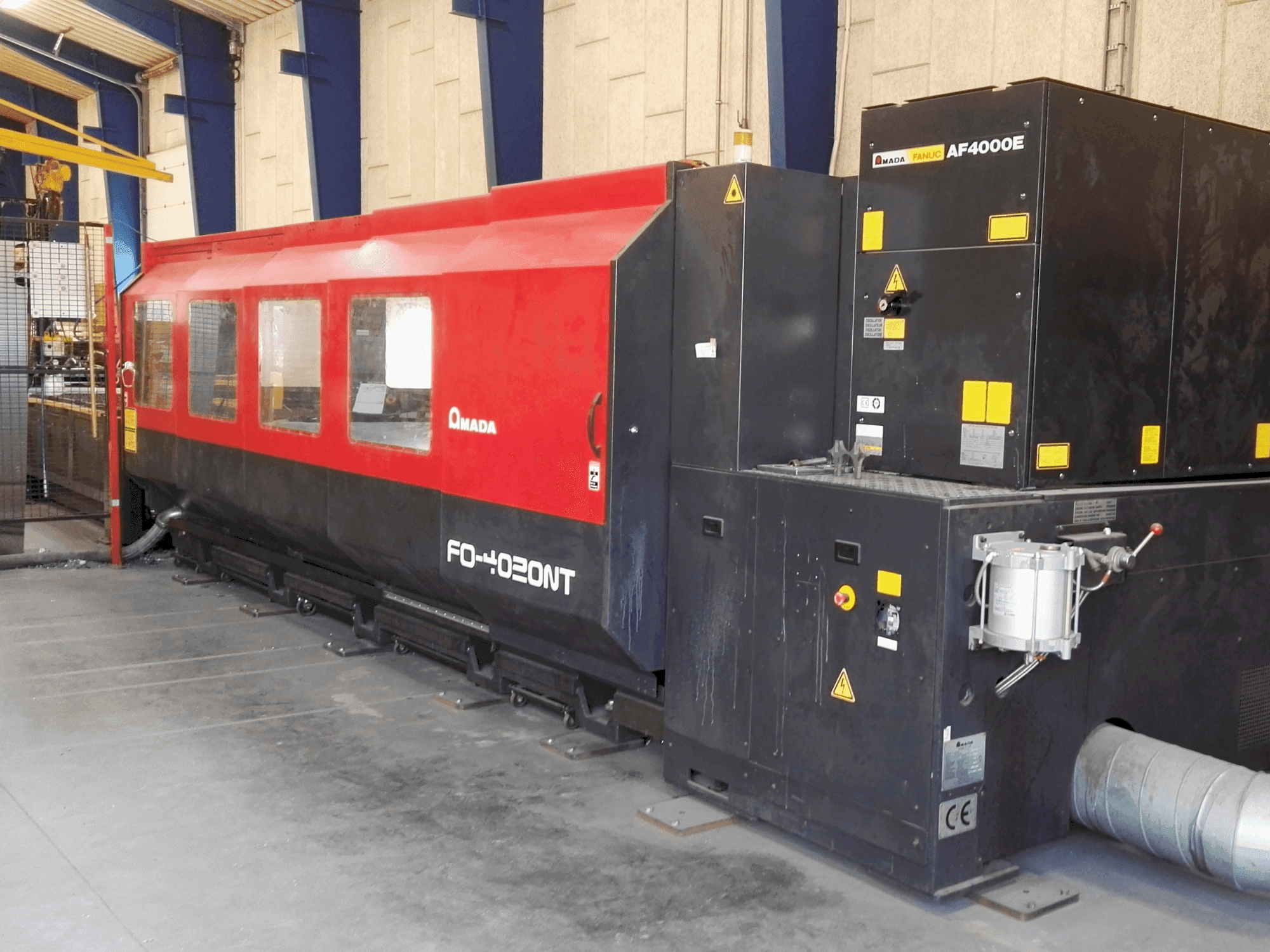 Frontansicht der AMADA FO-4020NT (2005) Maschine