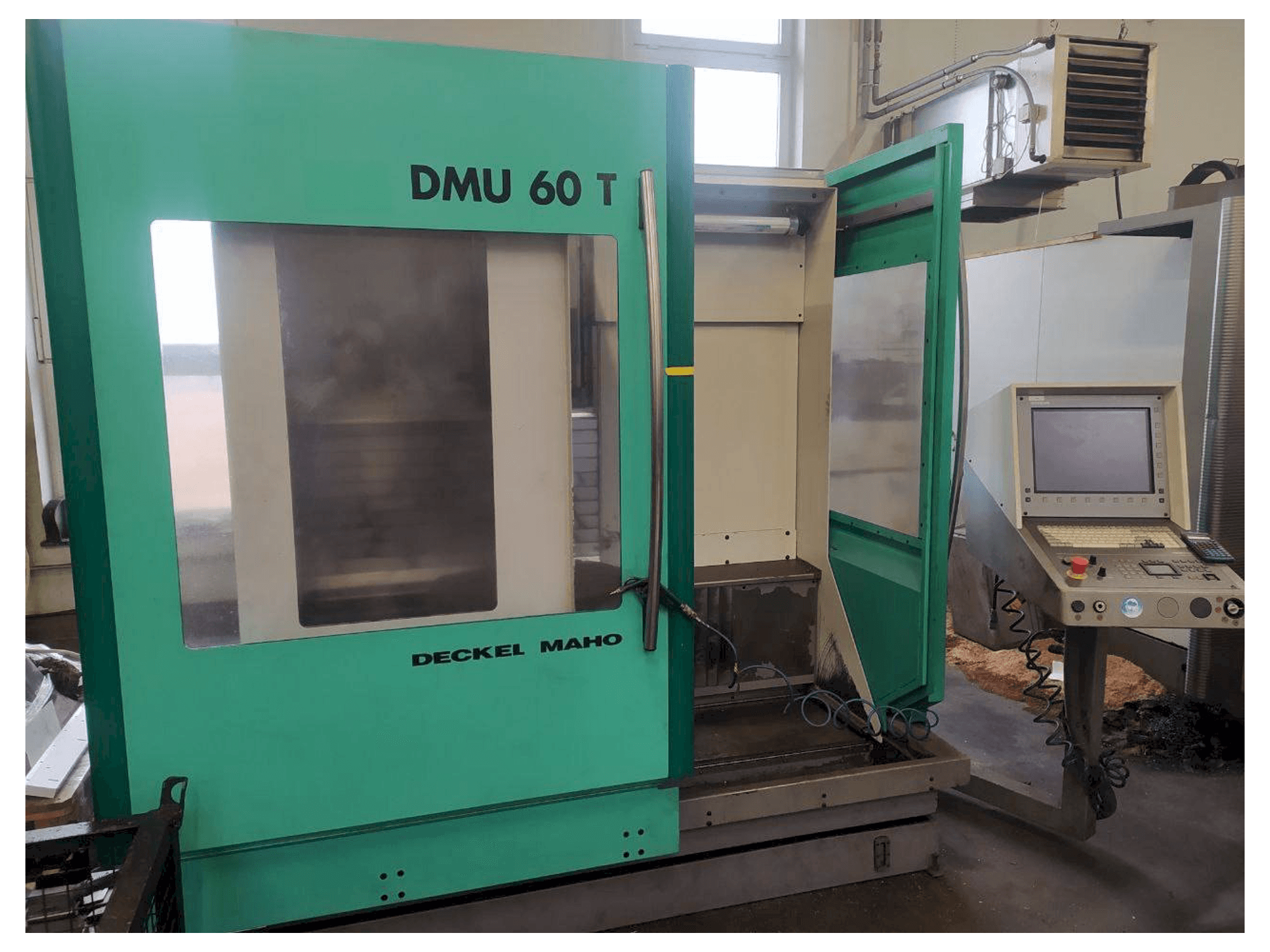 Frontansicht der DECKEL MAHO DMU 60 T Maschine