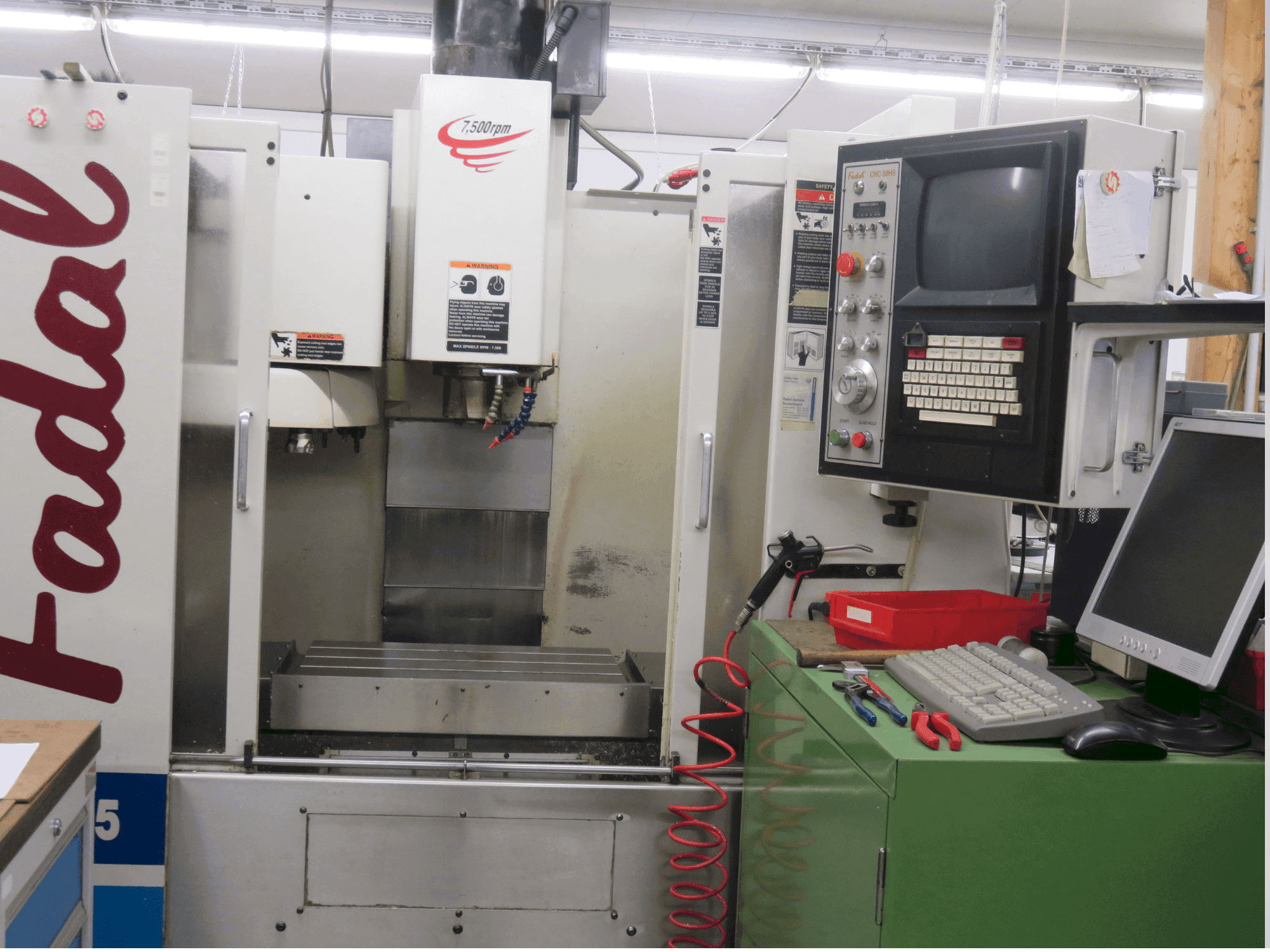 Frontansicht der FADAL VMC 15 Maschine