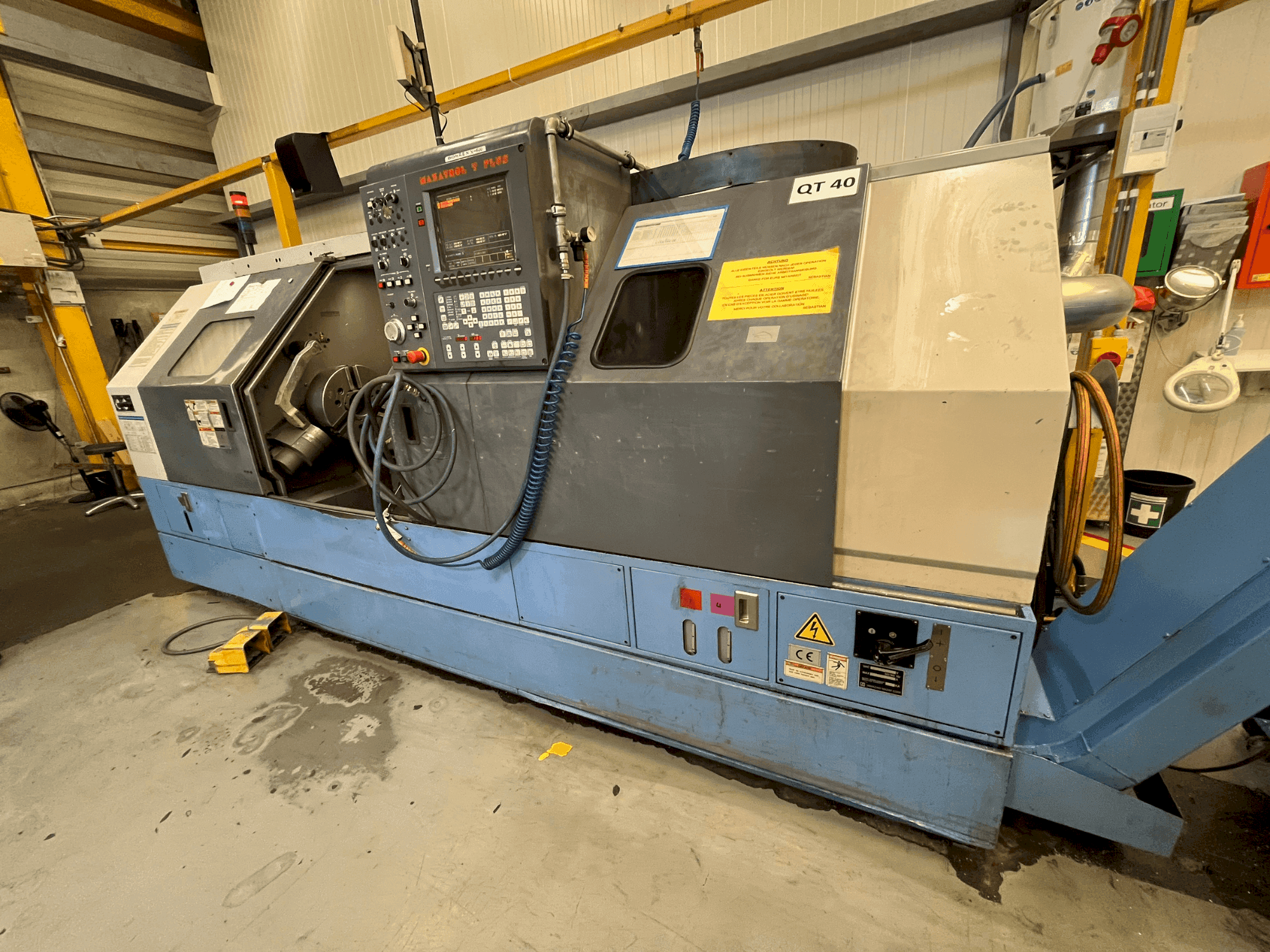 Frontansicht der Mazak QT-40 Maschine