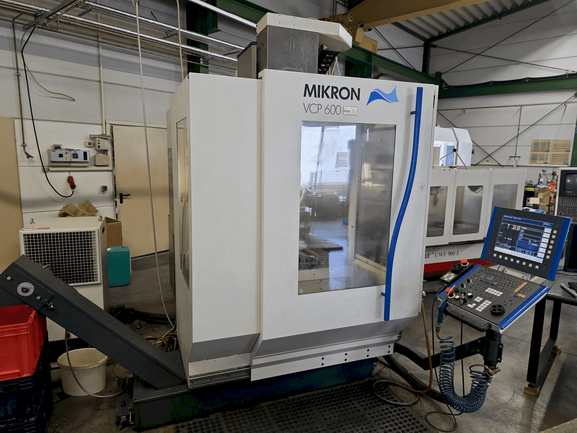 Frontansicht der MIKRON VCP 600 Maschine