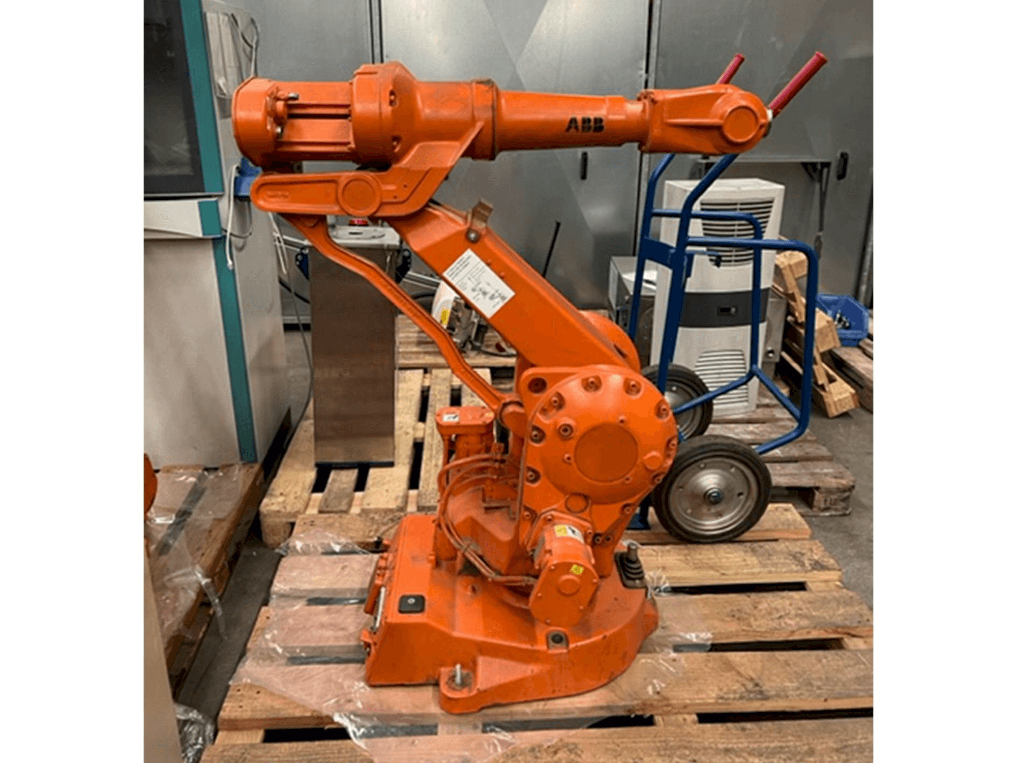 Frontansicht der ABB IRB 2400/16 M2000 Maschine