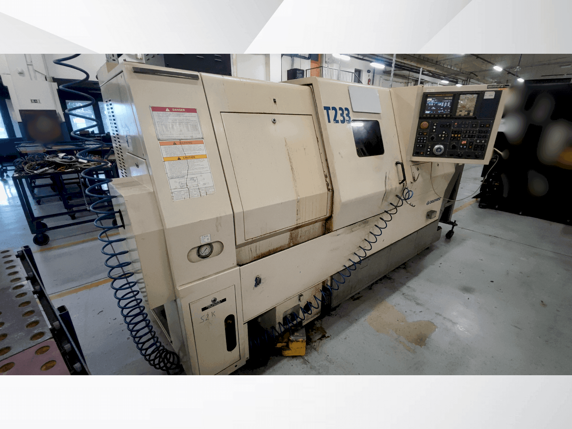 Frontansicht der DAEWOO puma 240 LB Maschine