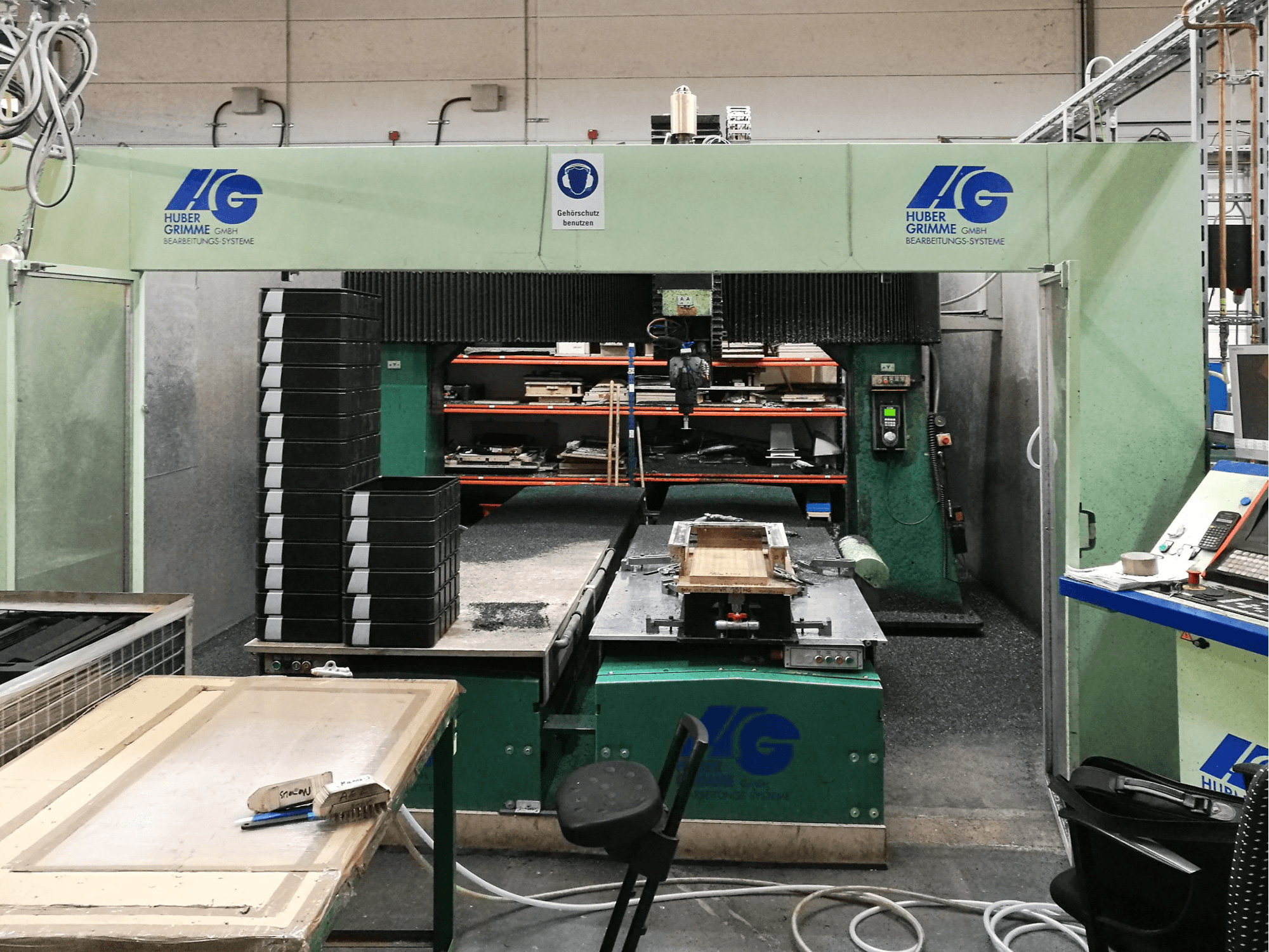 Frontansicht der Huber&Grimme HG3000T Maschine