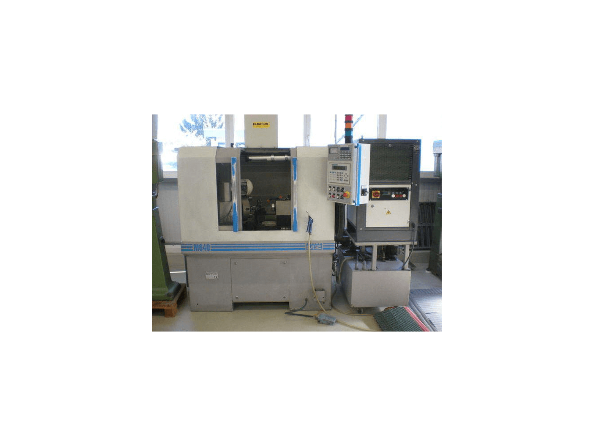 Frontansicht der Monnier & Zahner M640 Maschine