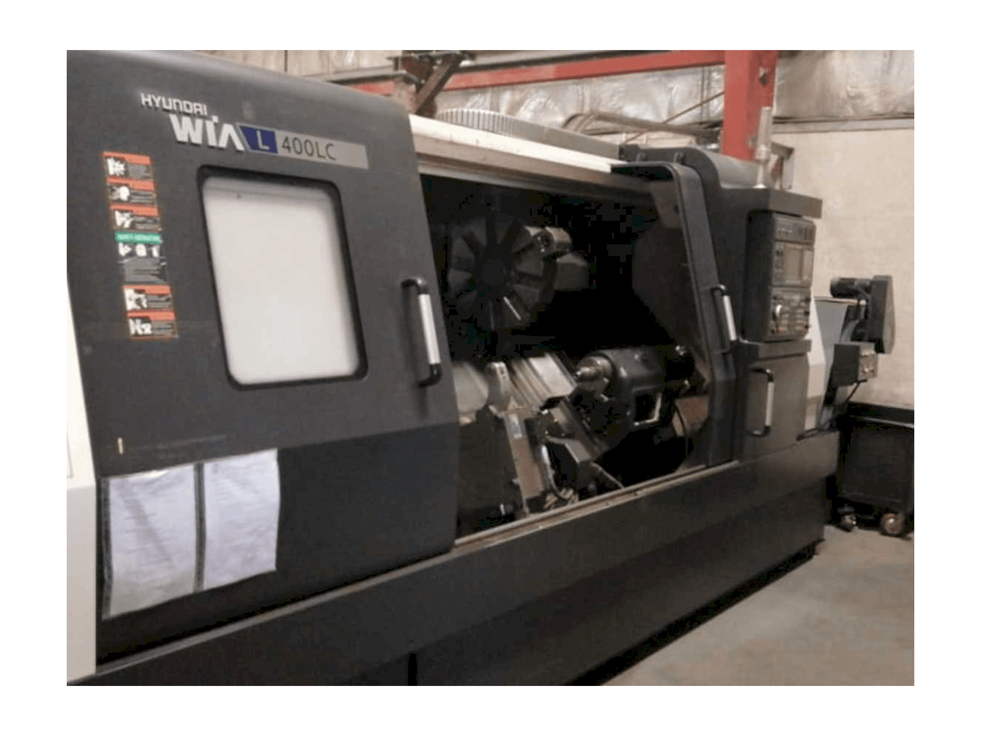 Frontansicht der Hyundai Wia L400LC Maschine