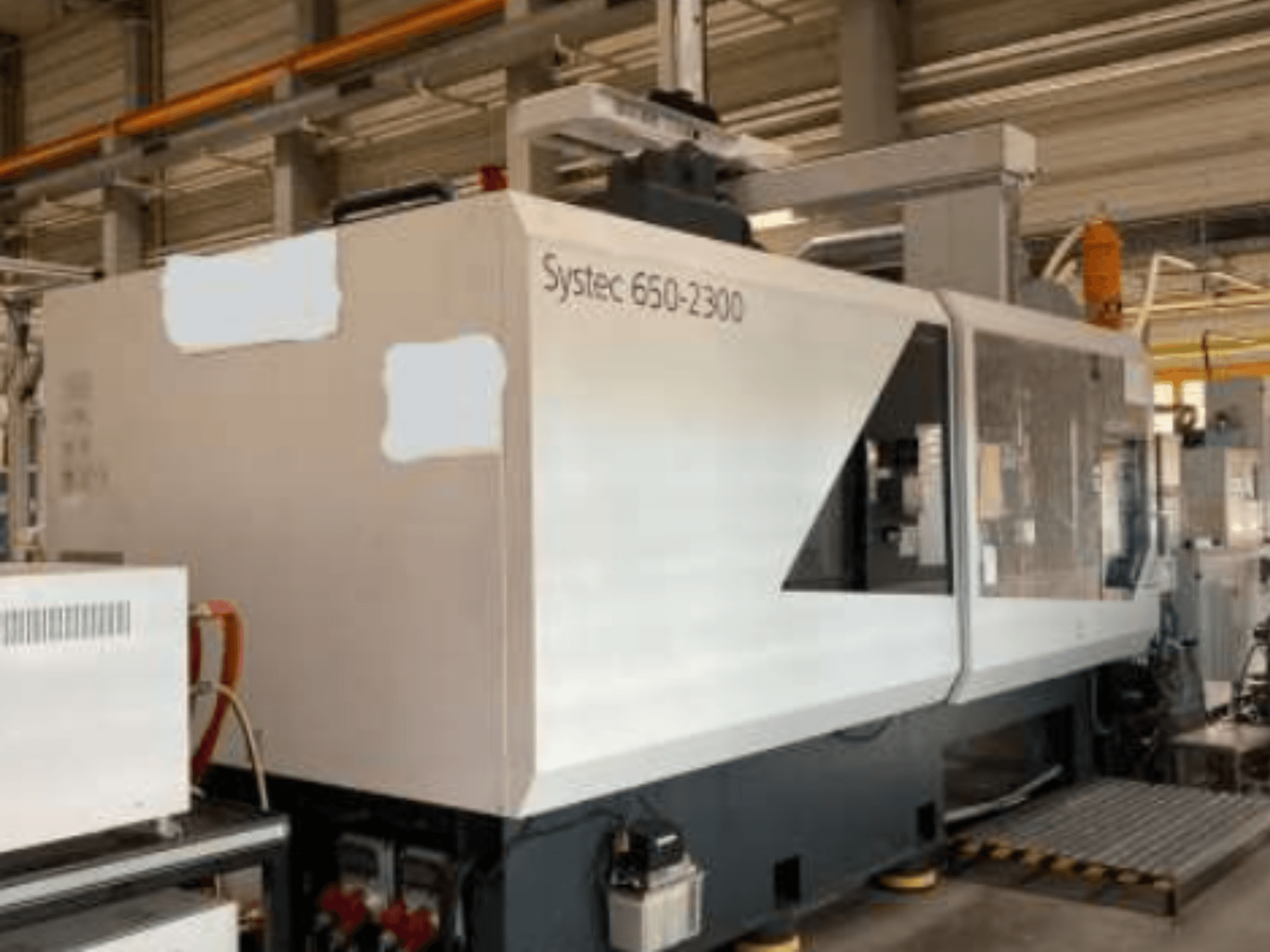 Systec 660-2300, Vorderansicht, mit großem Gehäuse, Bedienfeld und Sicherheitsladefläche, geeignet für den industriellen Einsatz.