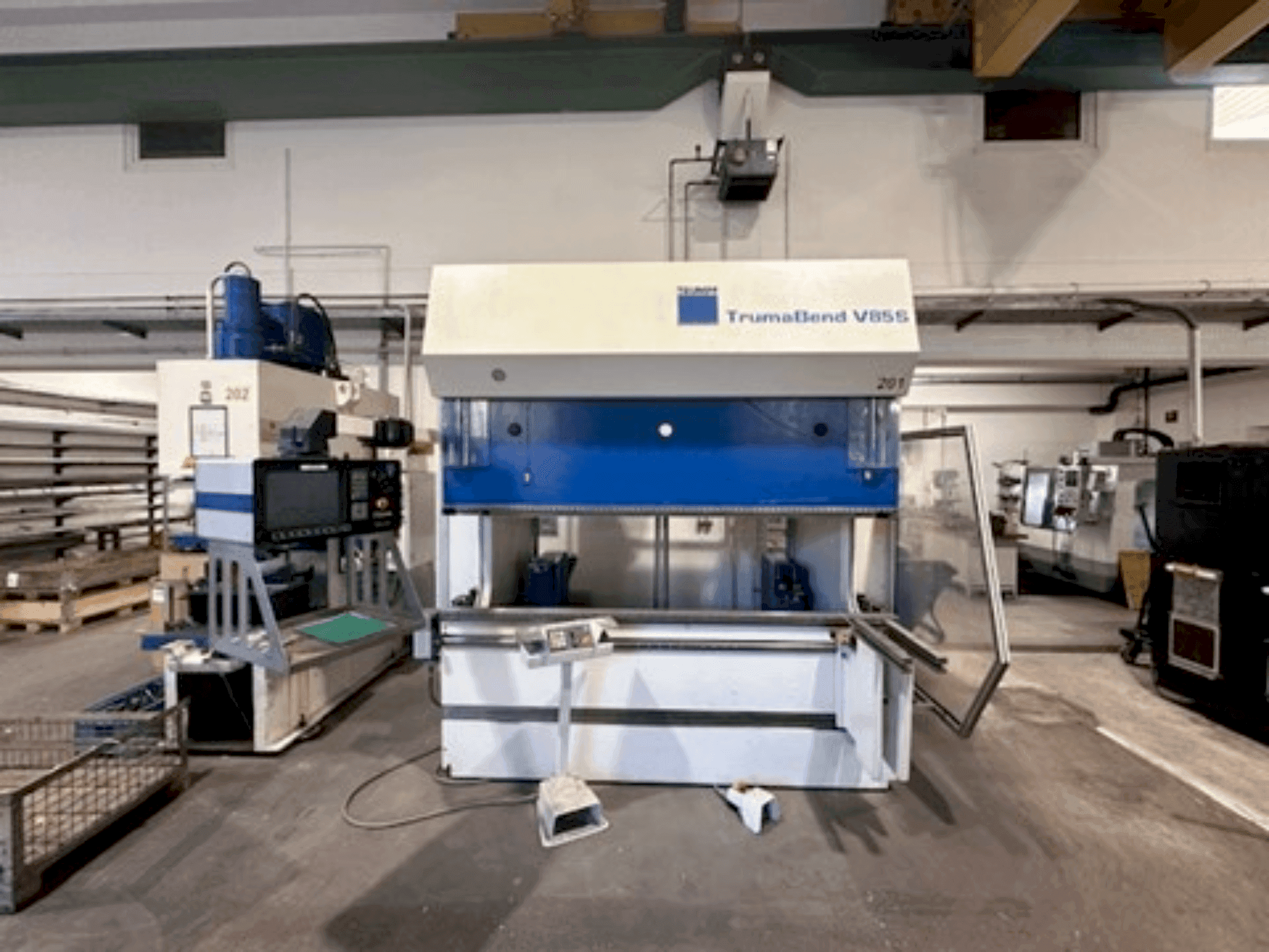 Frontansicht der TRUMPF TrumaBend V85S Maschine