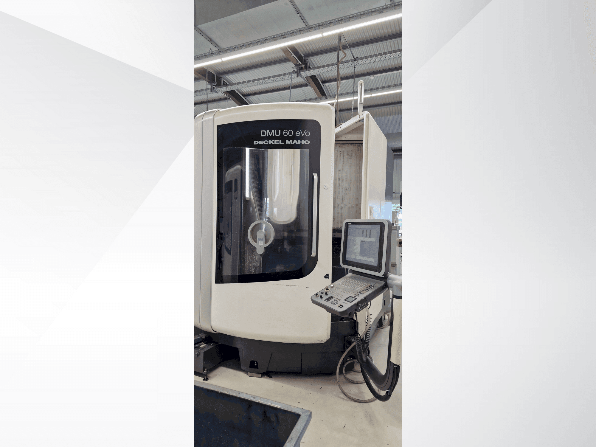 Frontansicht der DMG DECKEL MAHO DMU 60 evo Maschine